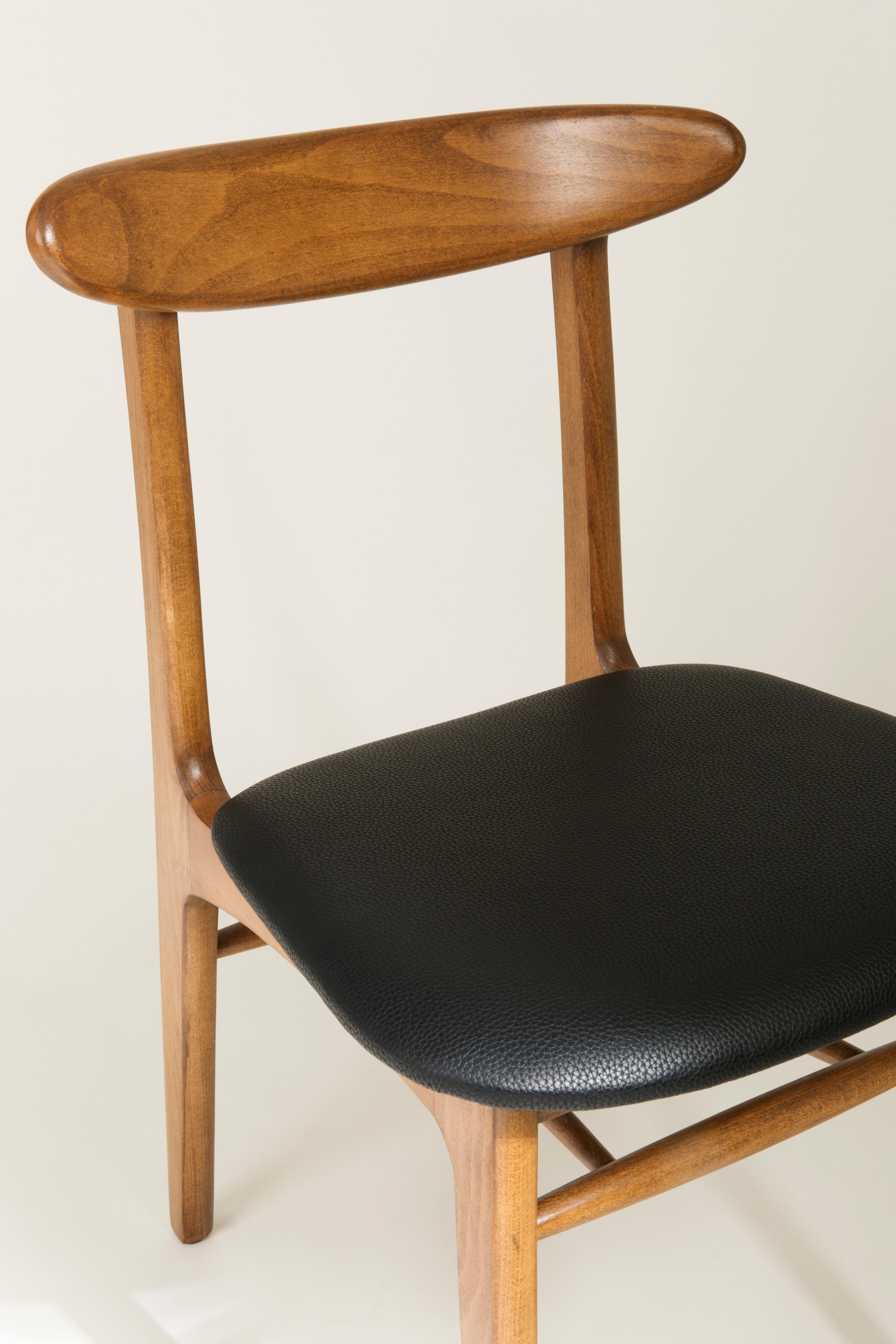 Mid-Century Modern Ensemble de quatre chaises de salle à manger en cuir noir du milieu du siècle dernier, années 1960 en vente