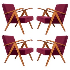 Ensemble de quatre fauteuils VAR en velours bourgogne du milieu du siècle, Europe, années 1960.