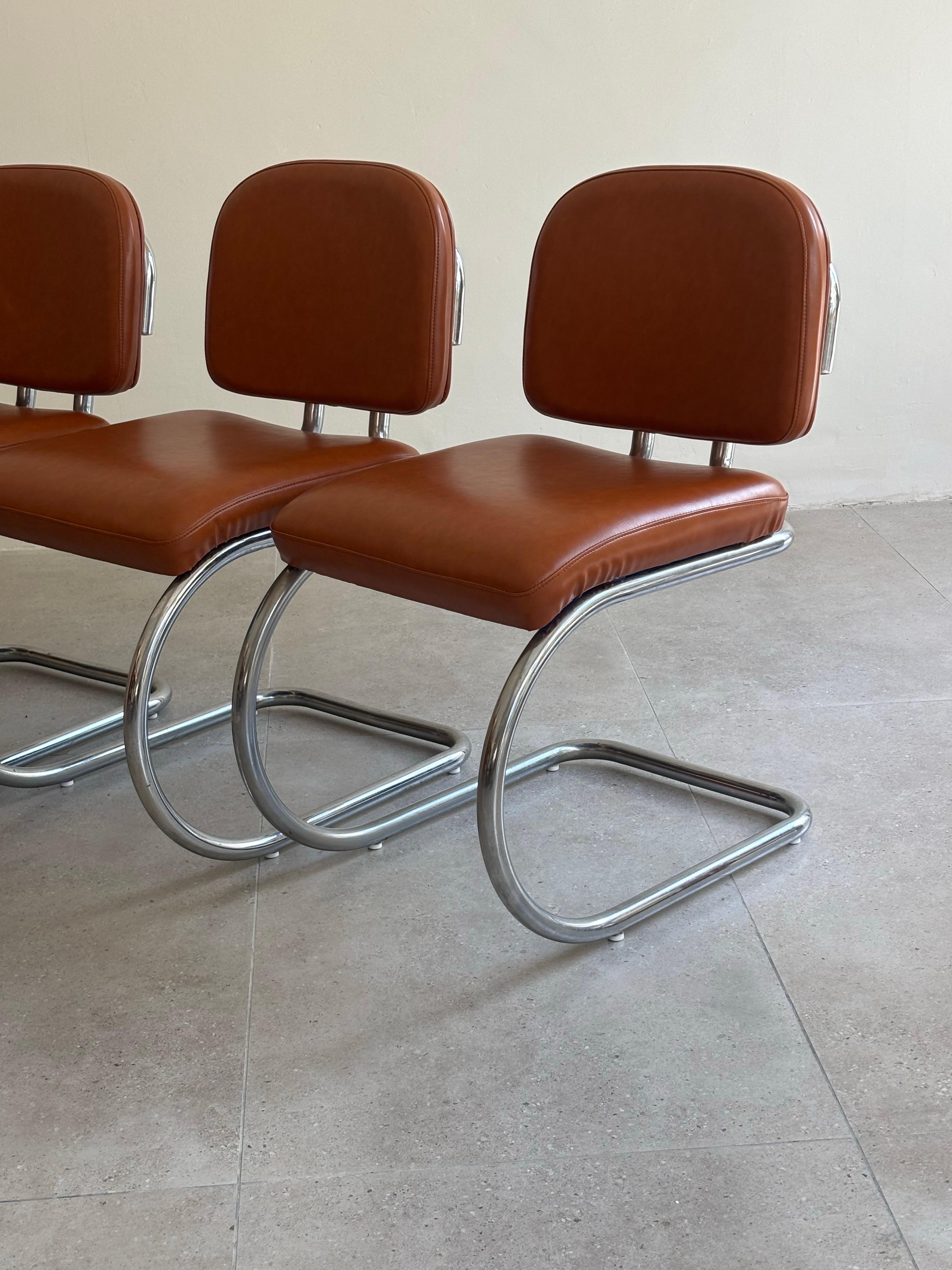 Set di quattro sedie a sbalzo della metà del secolo scorso, Italia anni '70 in vendita 5
