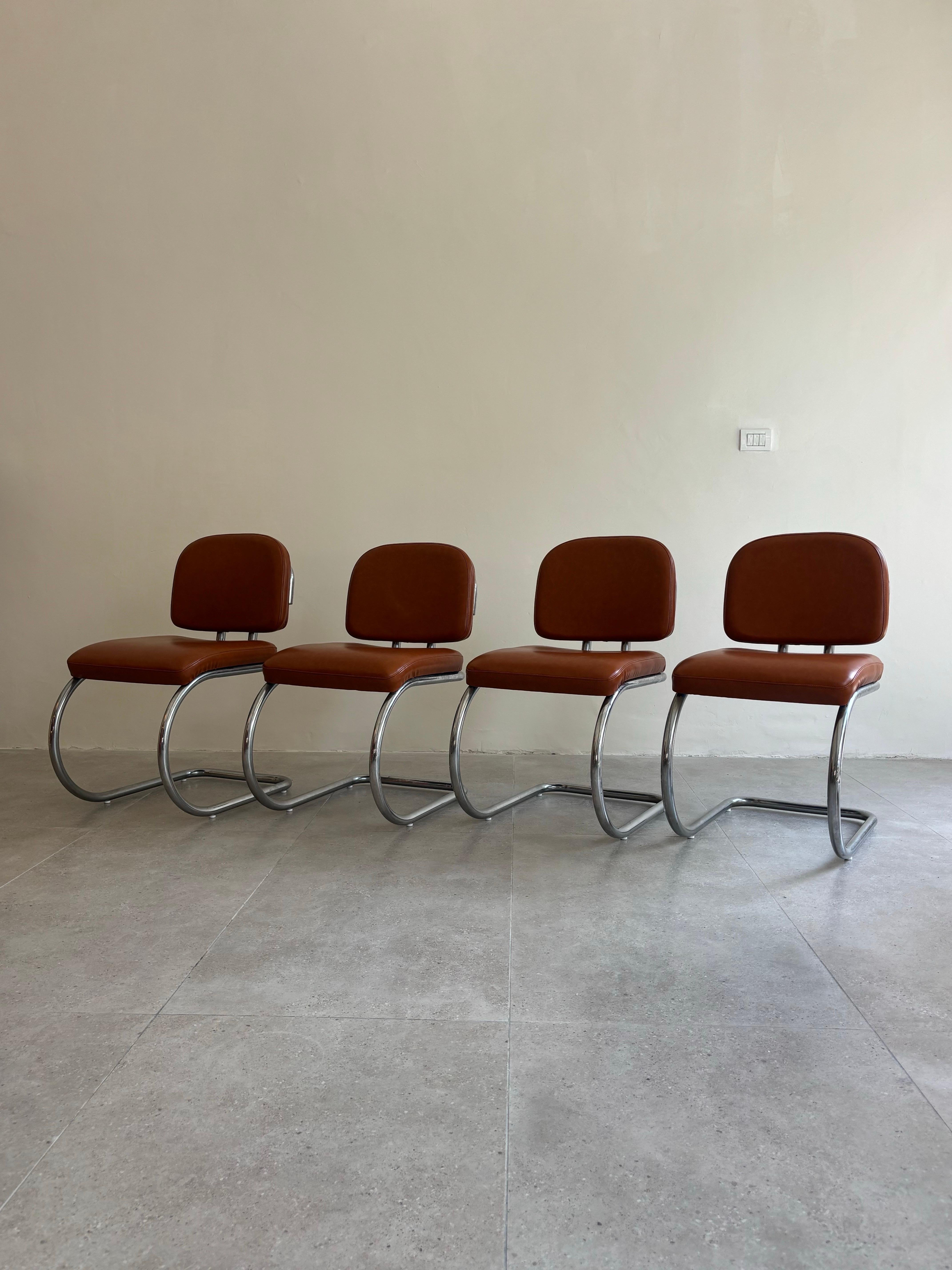 Set di quattro sedie a sbalzo della metà del secolo scorso, Italia anni '70 in vendita 6