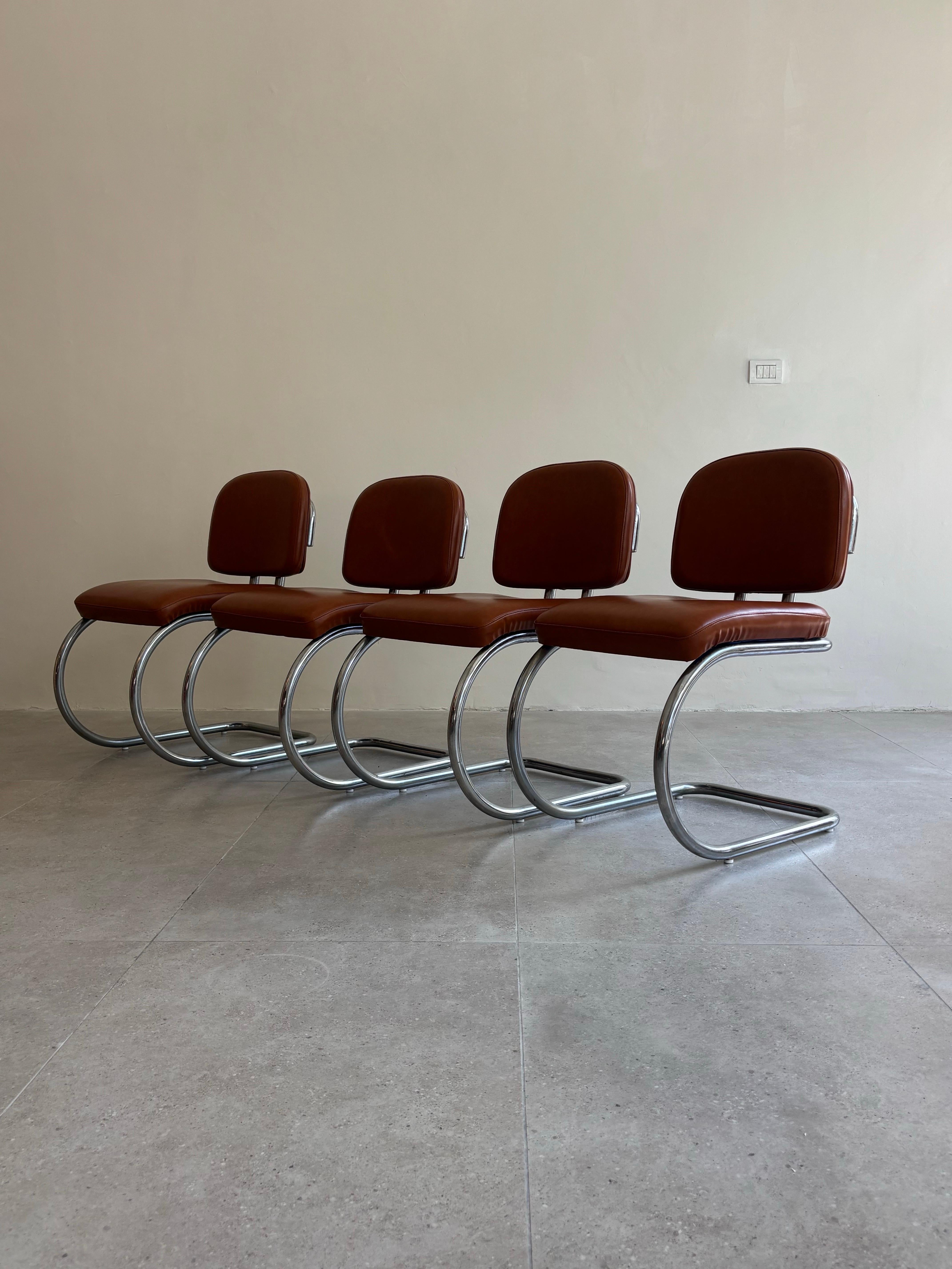 Set di quattro sedie a sbalzo della metà del secolo scorso, Italia anni '70 in vendita 7