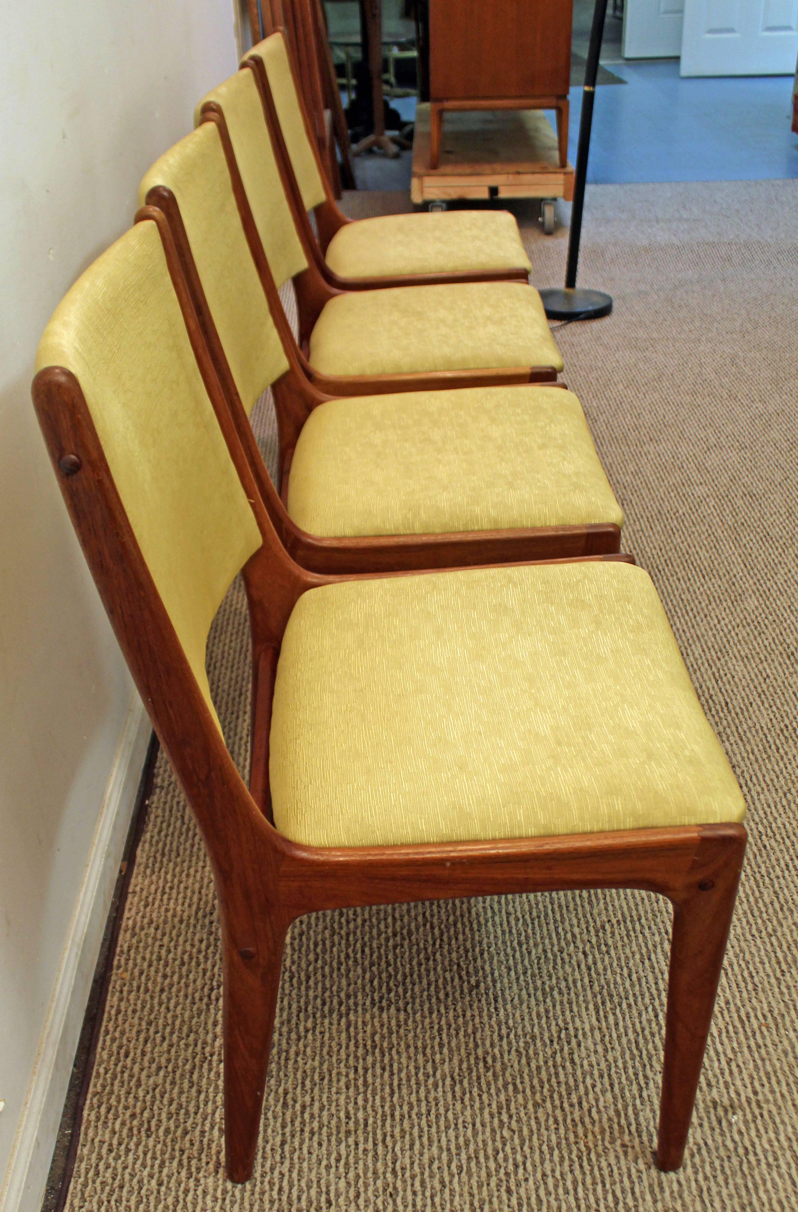 Scandinavian Modern Set of Four Midcentury Danish Modern Mobler Style Teak Dining Chairs