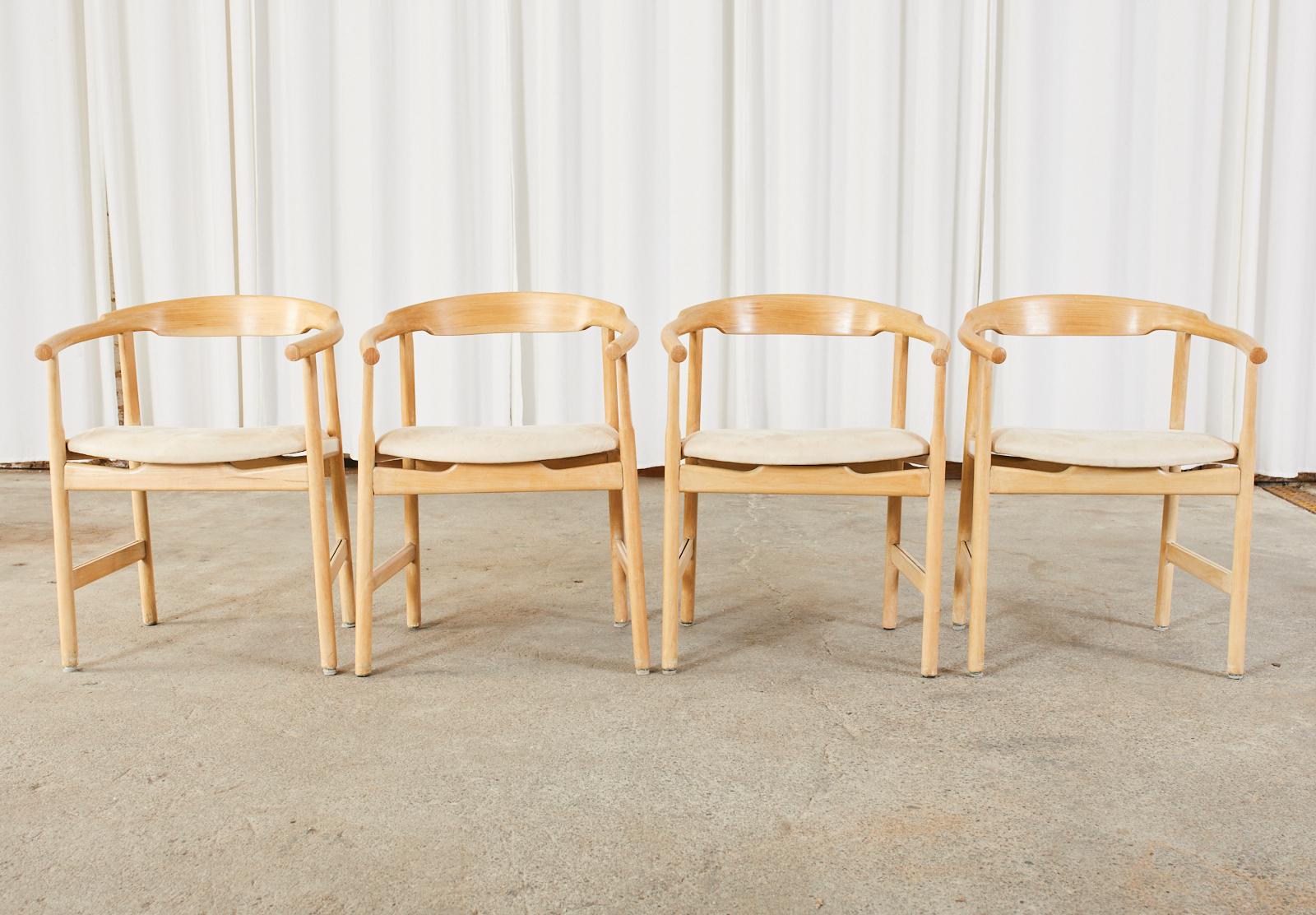 Satz von vier Sesseln aus Birkenholz im dänischen Stil der Jahrhundertmitte im Angebot 6