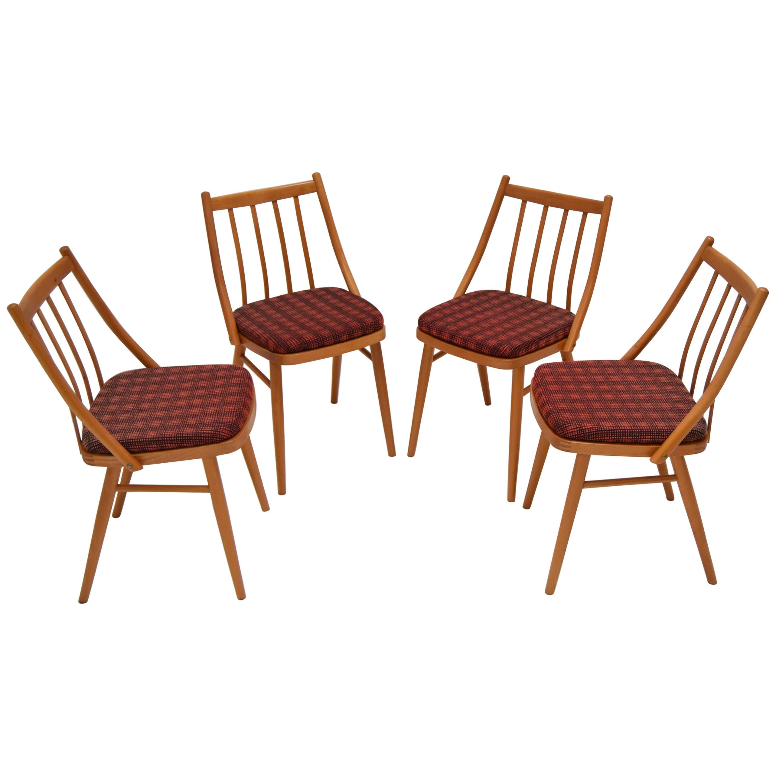 Ensemble de quatre chaises de salle à manger du milieu du siècle dernier par Antonn uman, années 1980 en vente