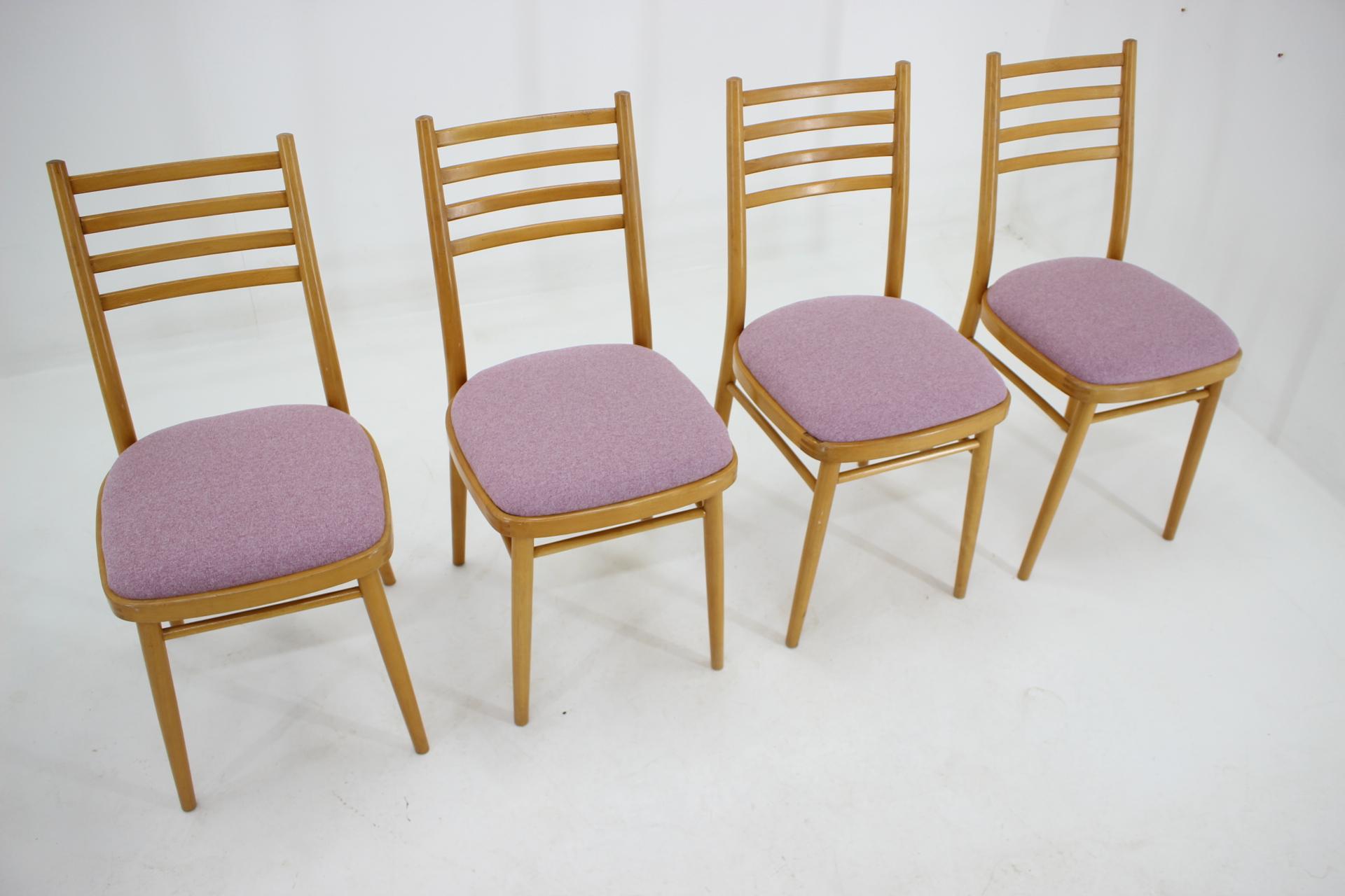 Ensemble de quatre chaises de salle à manger du milieu du siècle dernier par Interier Praha, 1970, Tchécoslovaquie en vente 1