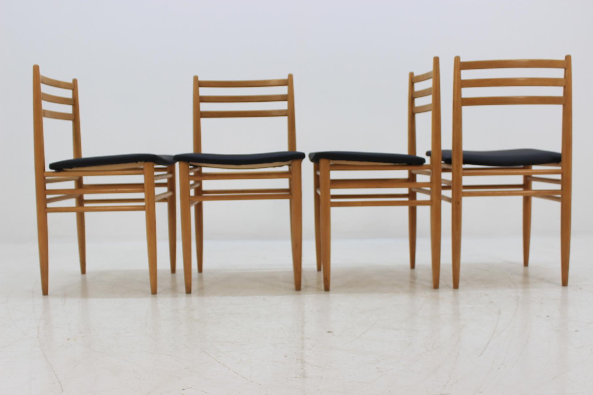 Very practical and confortable dining chairs.