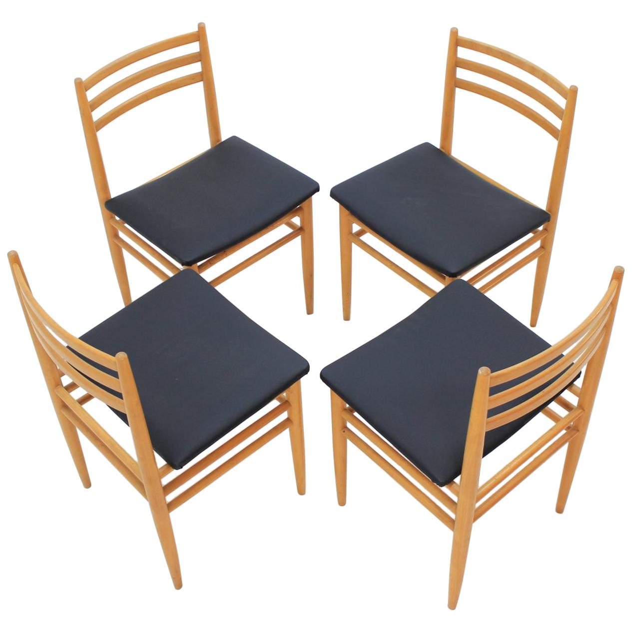Ensemble de quatre chaises de salle à manger du milieu du siècle dernier, design scandinave, 1970