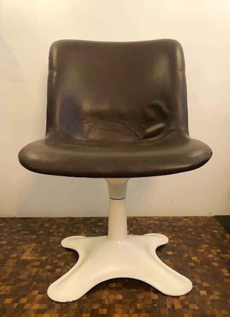 Mid-Century Modern Set of four Midcentury Leather Dining Chairs and a table by Yrjö Kukkapuro For Sale