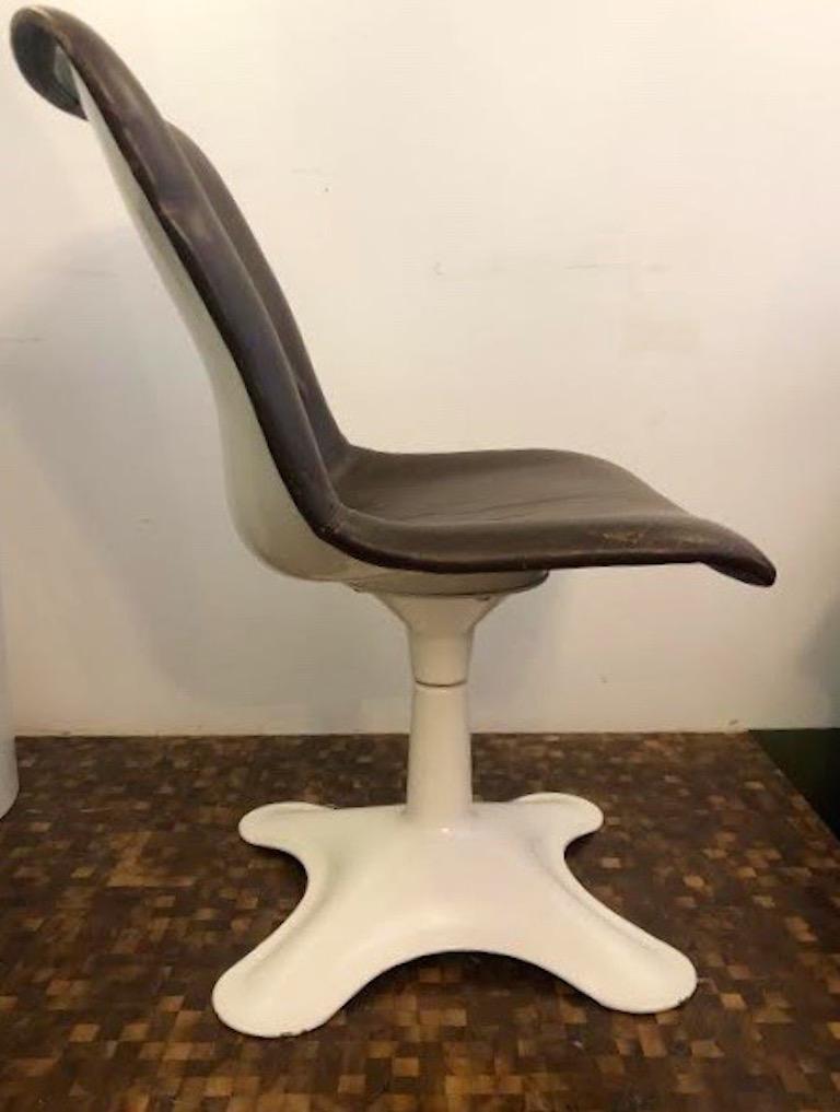 Finnish Set of four Midcentury Leather Dining Chairs and a table by Yrjö Kukkapuro For Sale