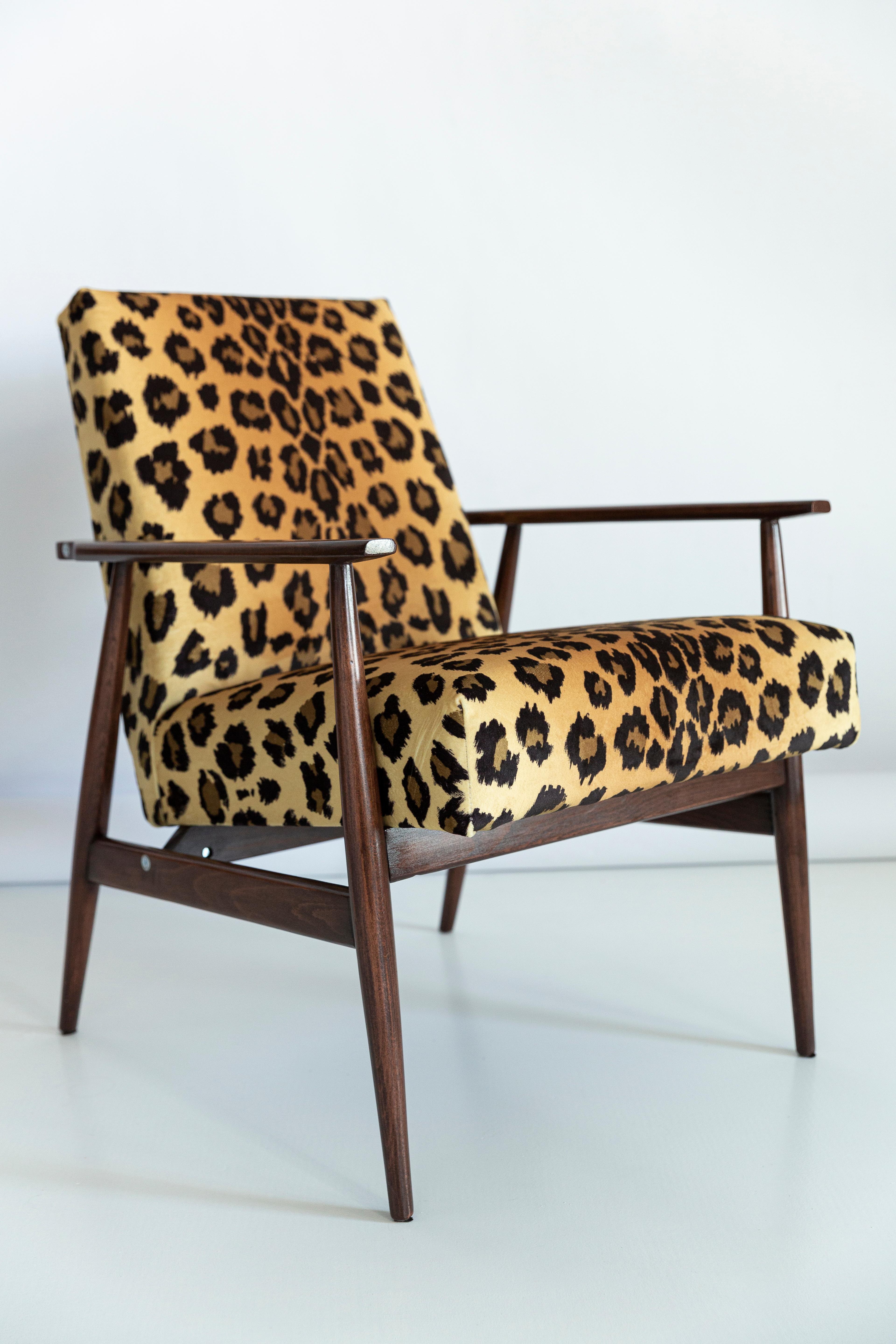 Hand-Crafted Set of Four Midcentury Leopard Print Velvet Dante Armchairs, H. Lis, 1960s For Sale