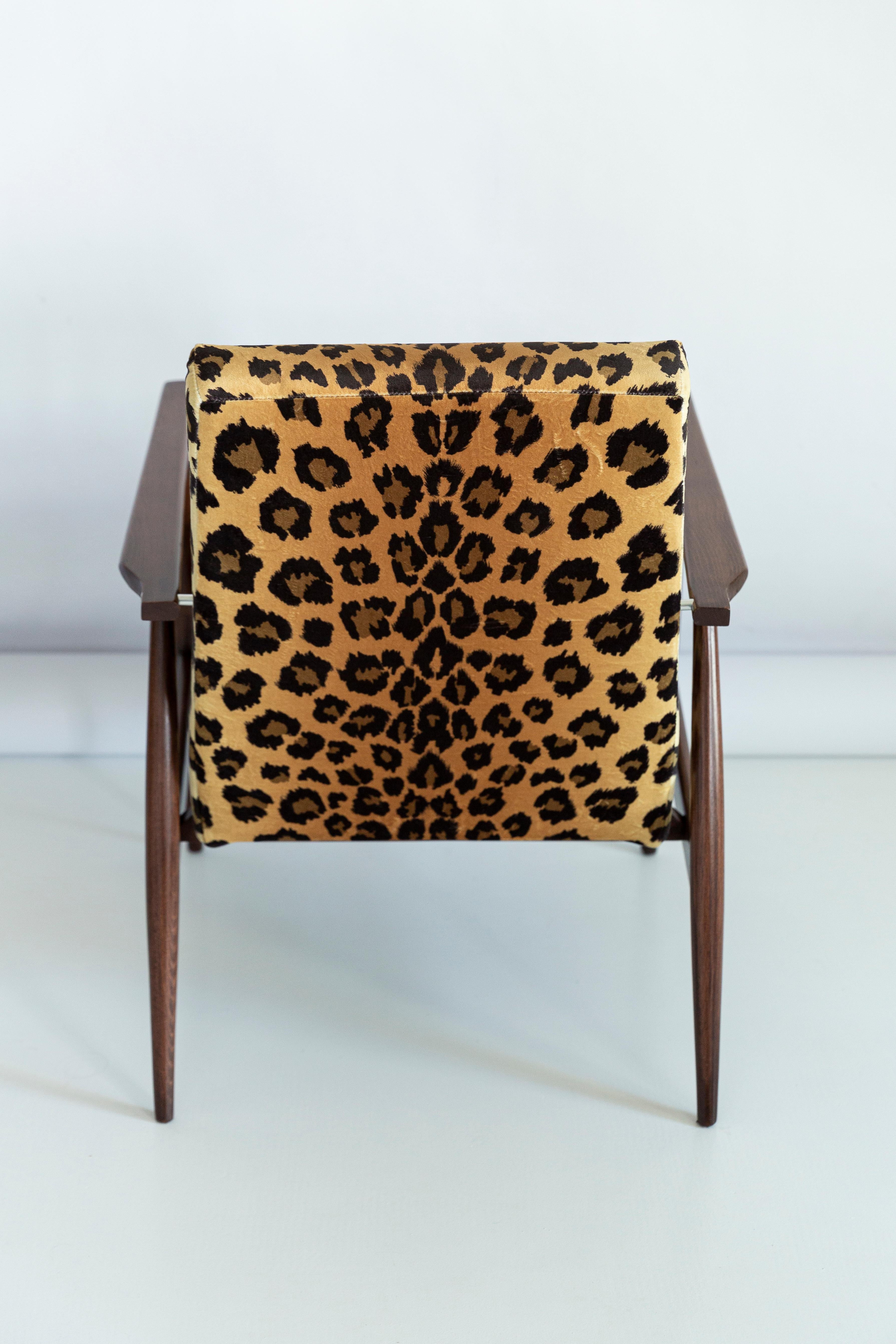 Textile Set of Four Midcentury Leopard Print Velvet Dante Armchairs, H. Lis, 1960s For Sale