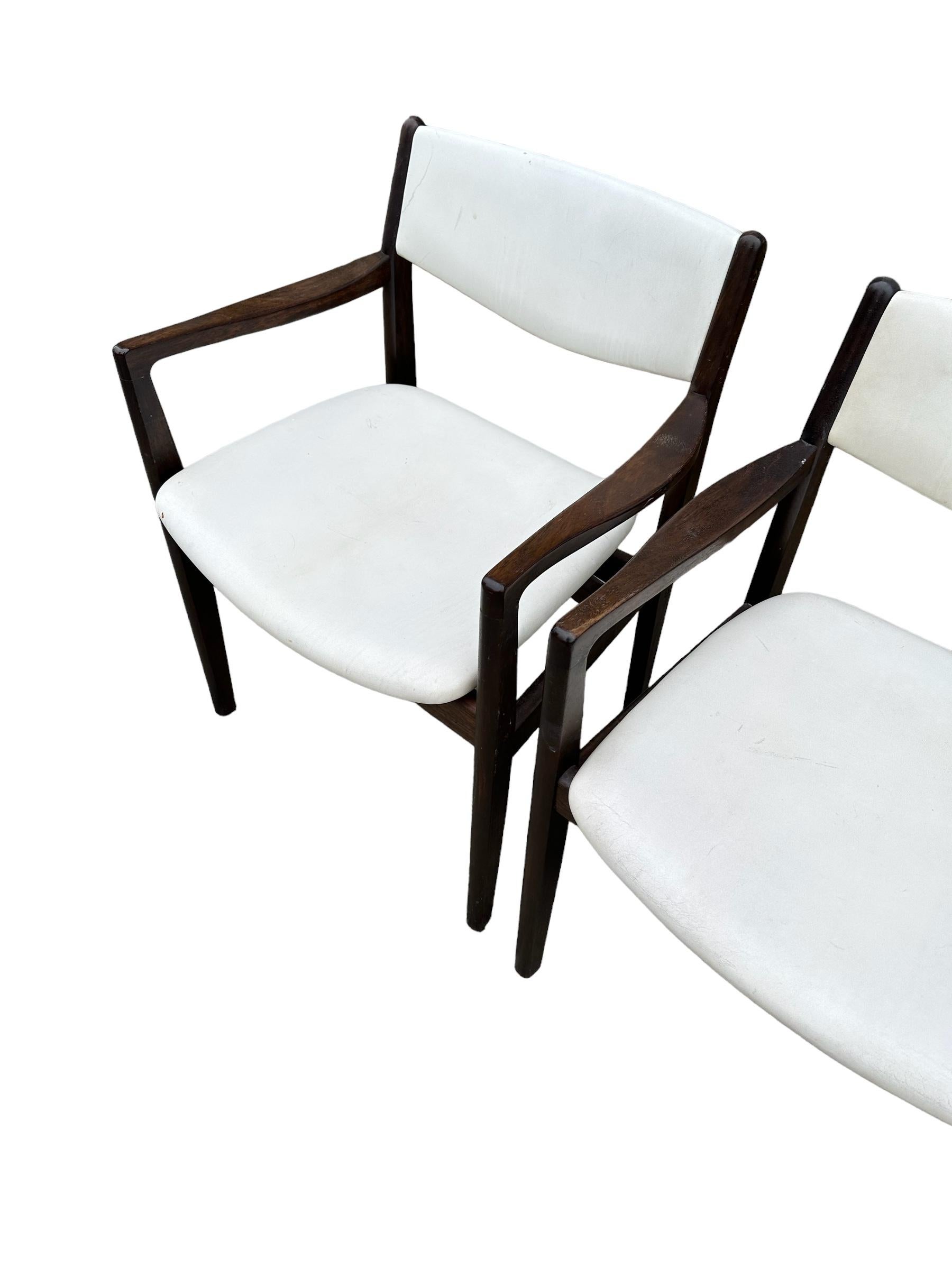 Set of Four Mid-Century Modern Dining Armchairs 4