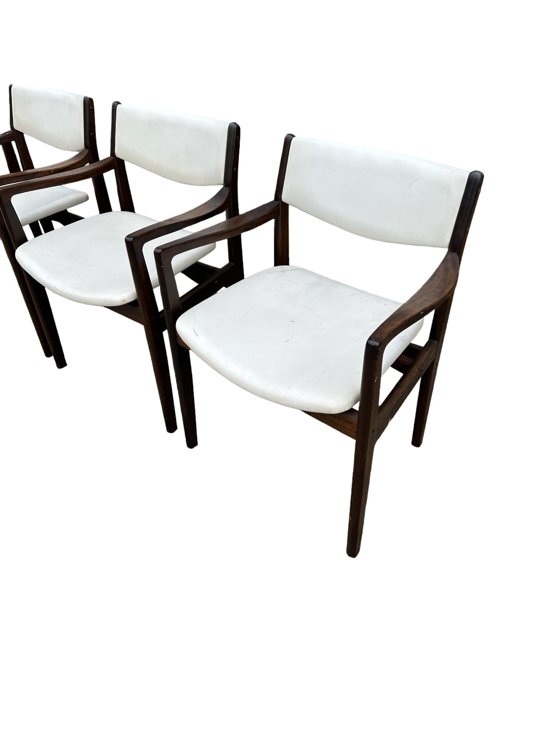 Set of Four Mid-Century Modern Dining Armchairs 5