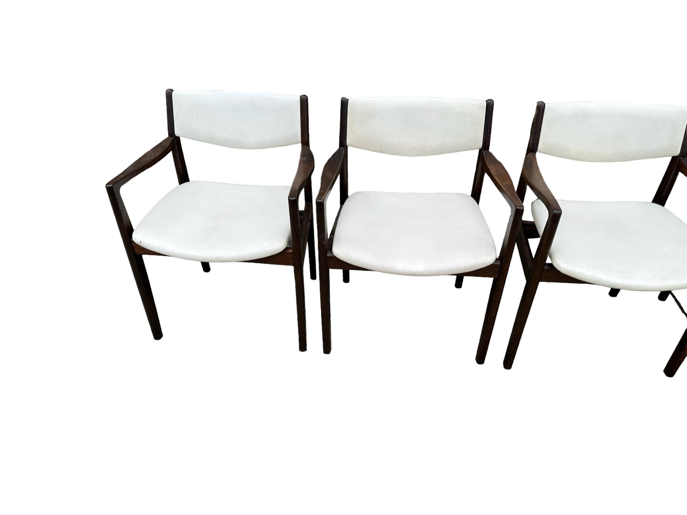 Set of Four Mid-Century Modern Dining Armchairs 1