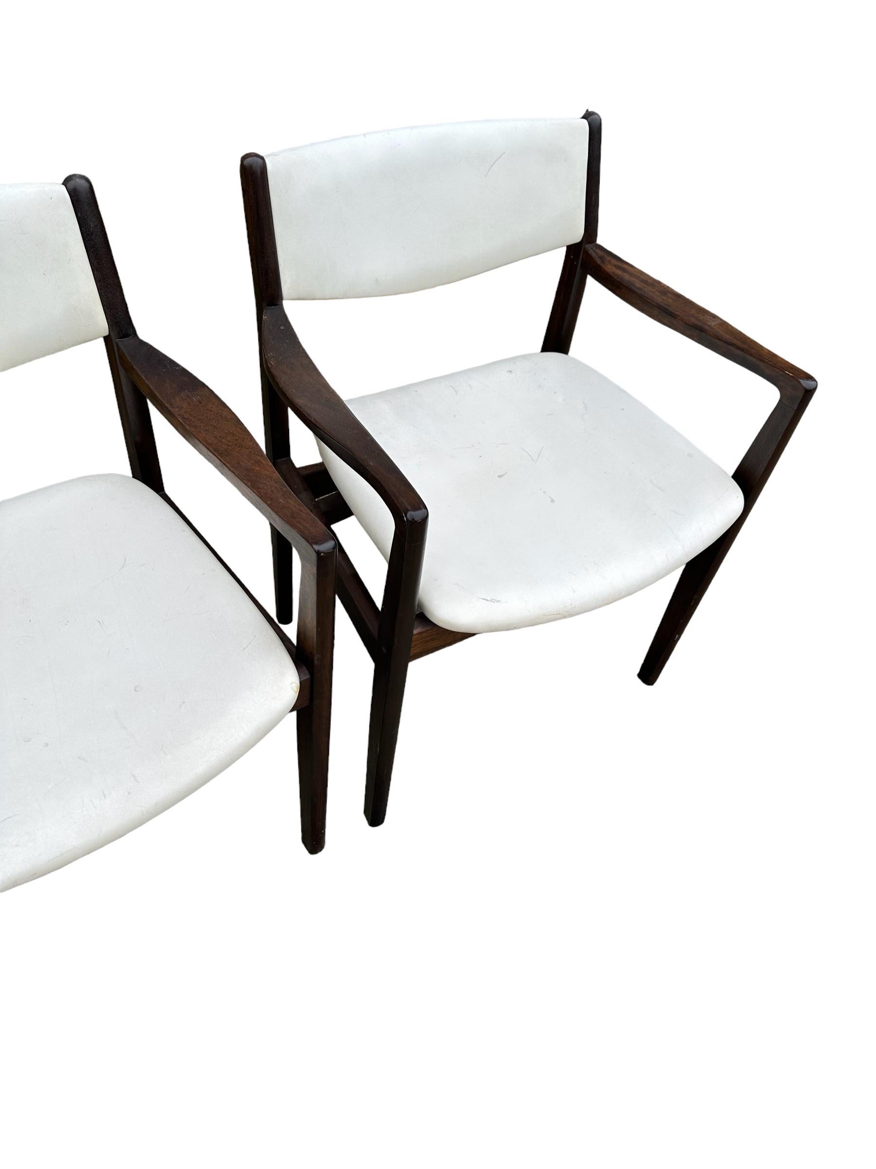Set of Four Mid-Century Modern Dining Armchairs 2