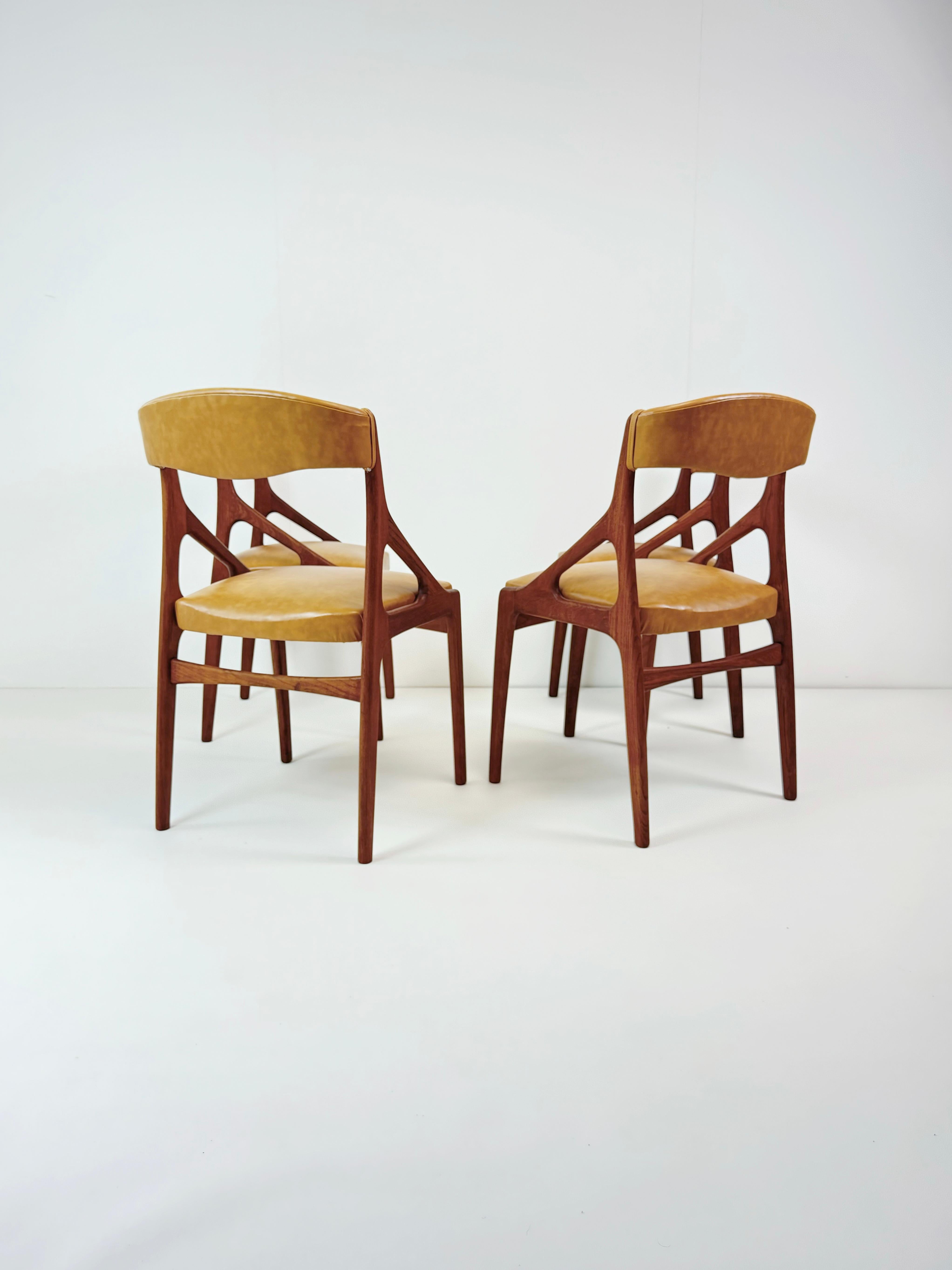 Mid-Century Modern Ensemble de quatre chaises de salle à manger en teck et similicuir Modernity c.1960's en vente