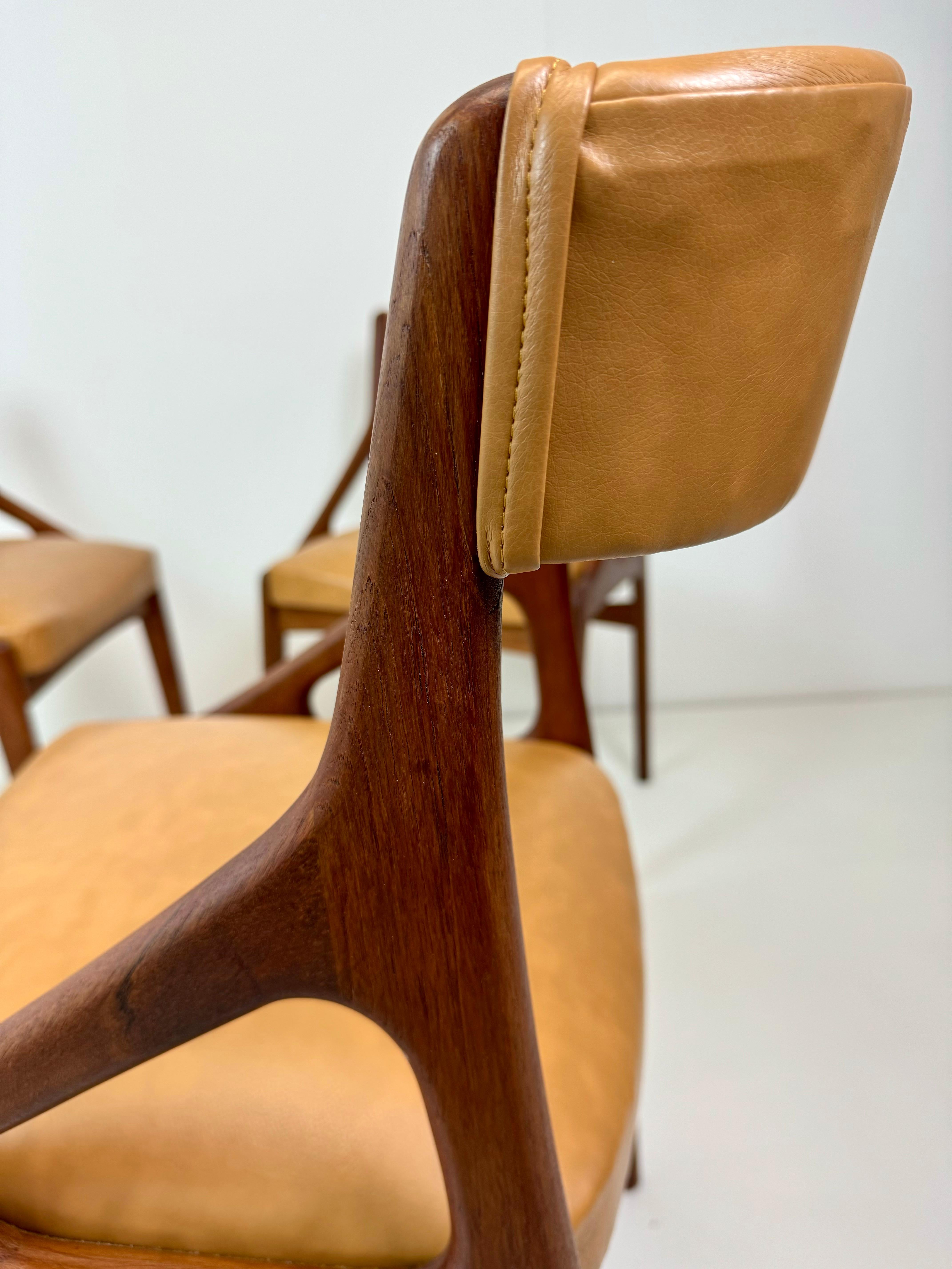 Set of Four Midcentury Modern Teak and Leatherette Dining Chairs c.1960's For Sale 1