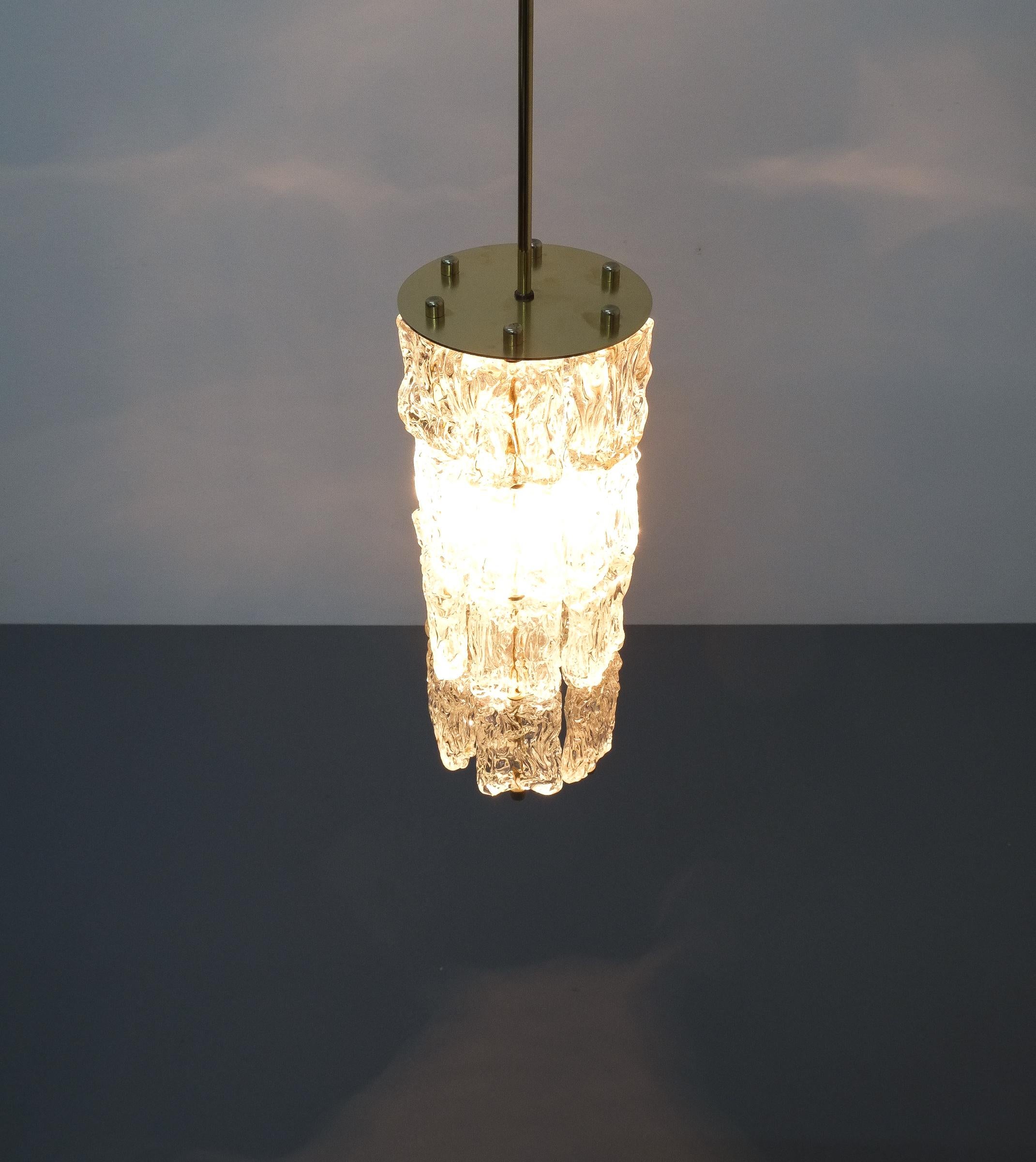 Midcentury Murano glass pendant by Barovier Toso, Italy. 

Very rich and beautiful, refurbished pendant light with clear textured glass suspending from a metal frame with gold patinated brass balls, showing an extraordinary length of 17.32“ of the