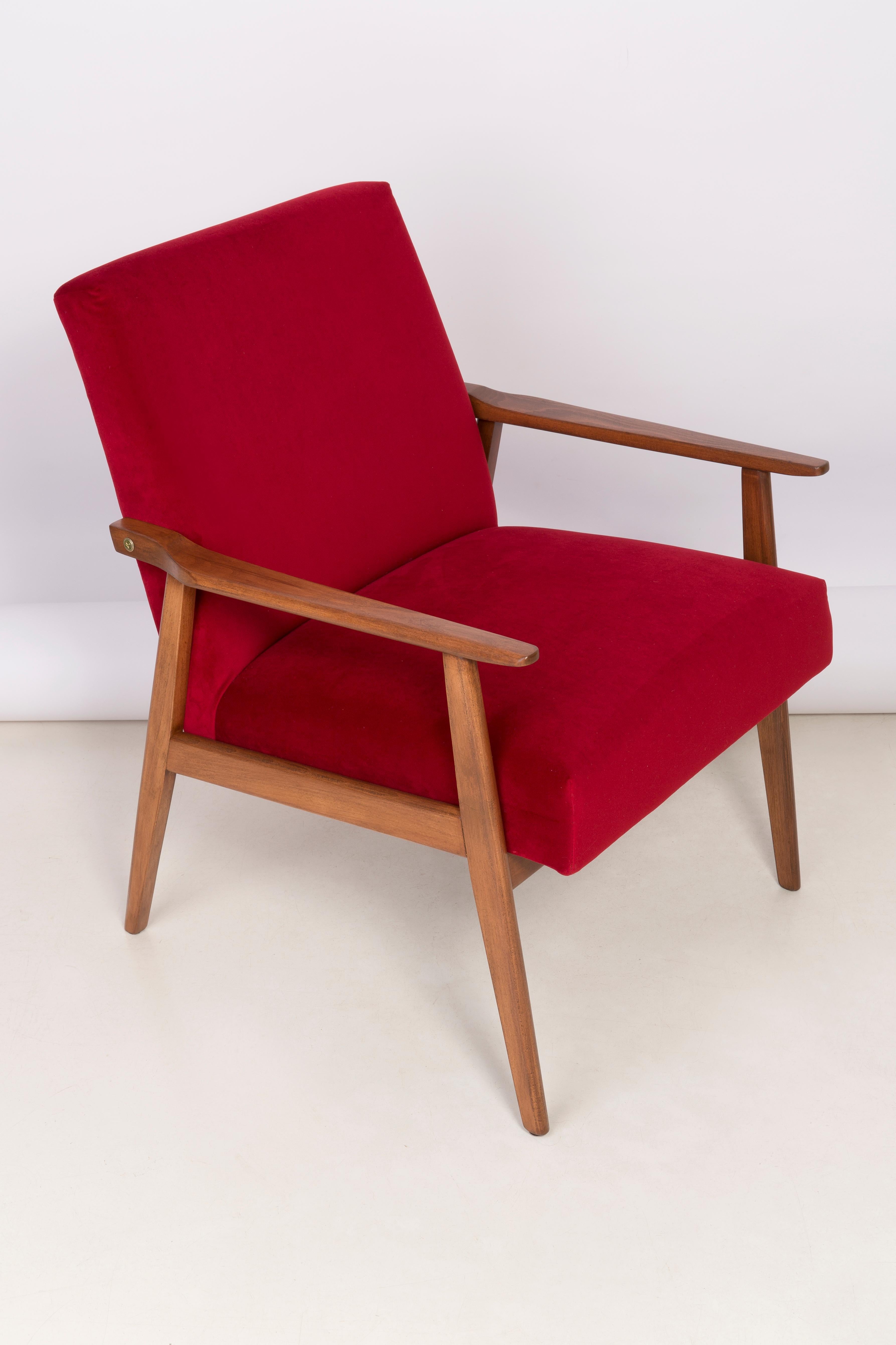 Set of Four Midcentury Red Velvet Dante Armchairs, Europe, 1960s For Sale 3