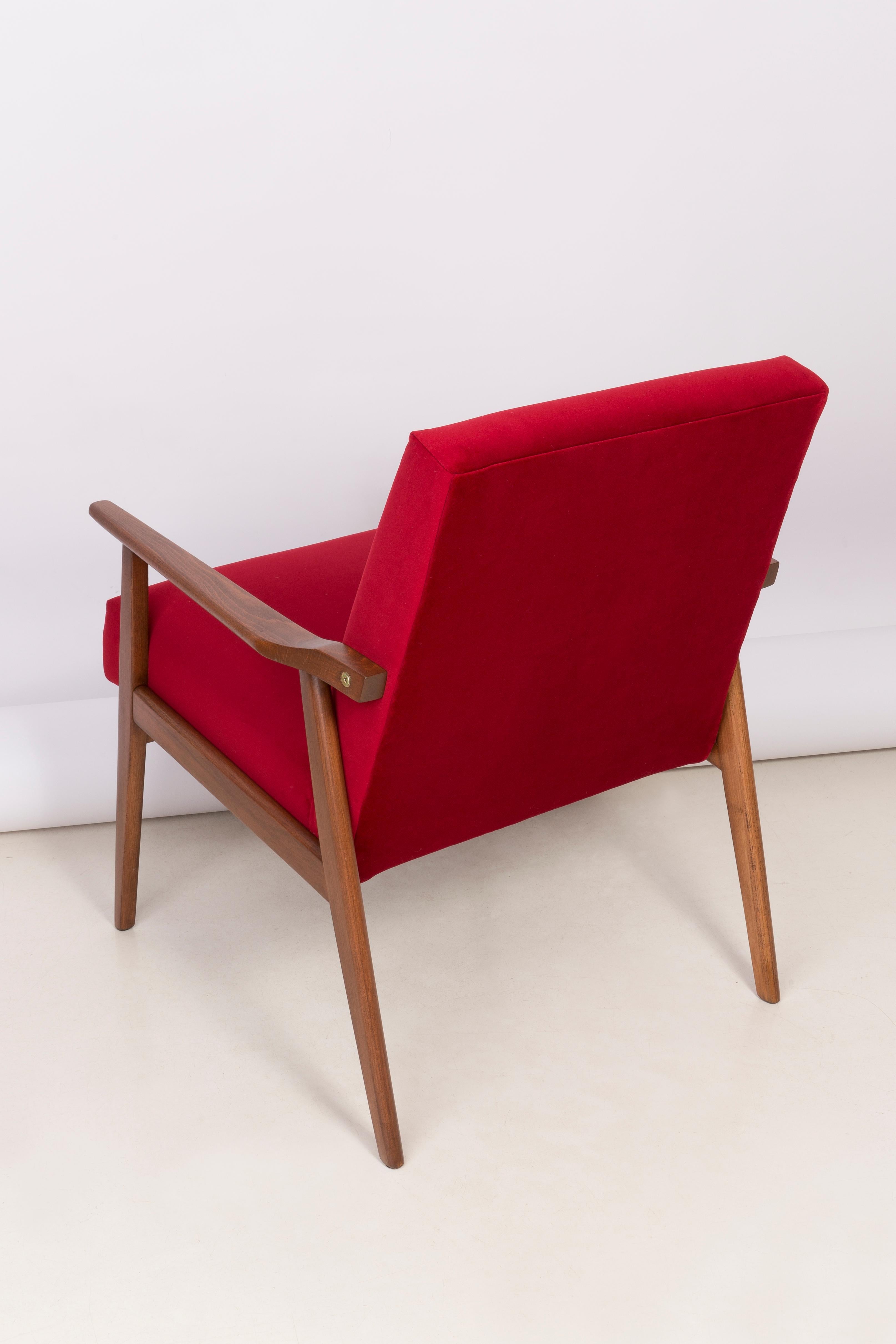 Set of Four Midcentury Red Velvet Dante Armchairs, Europe, 1960s For Sale 4