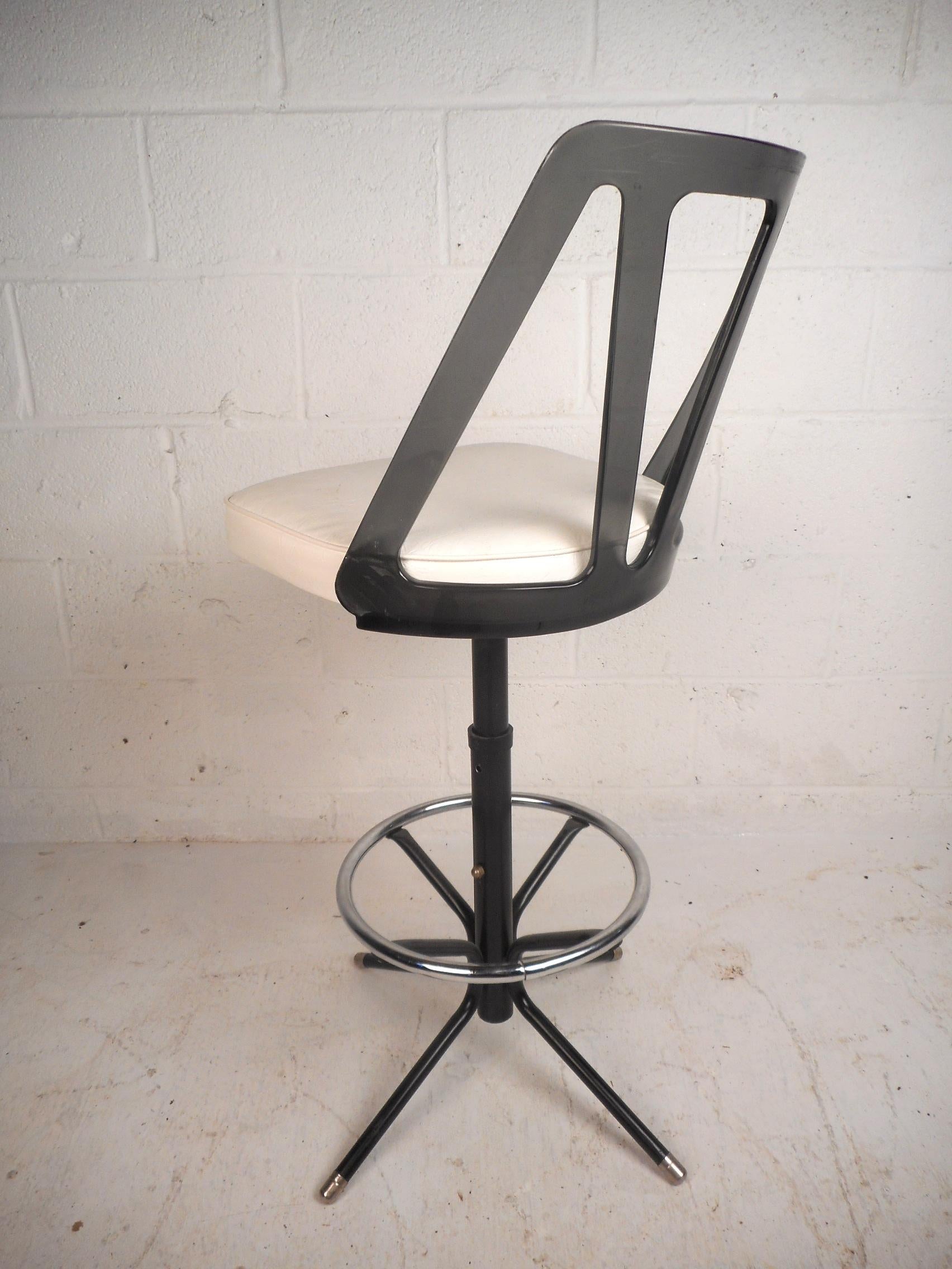 Set of Four Midcentury Smoked Lucite Swivel Bar Stools In Good Condition In Brooklyn, NY