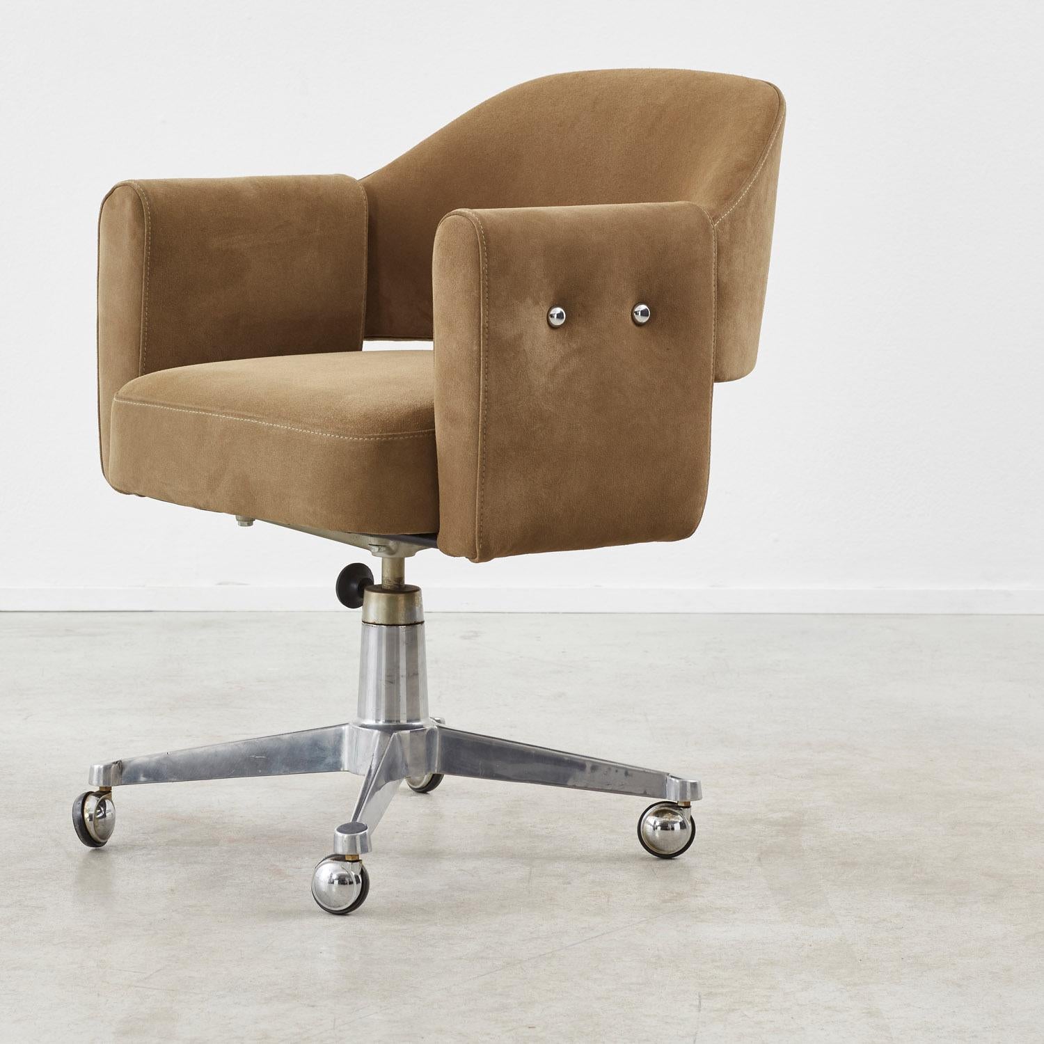 Set of four Midcentury swivel desk chairs - Spain, 1960s. Sold individually 3