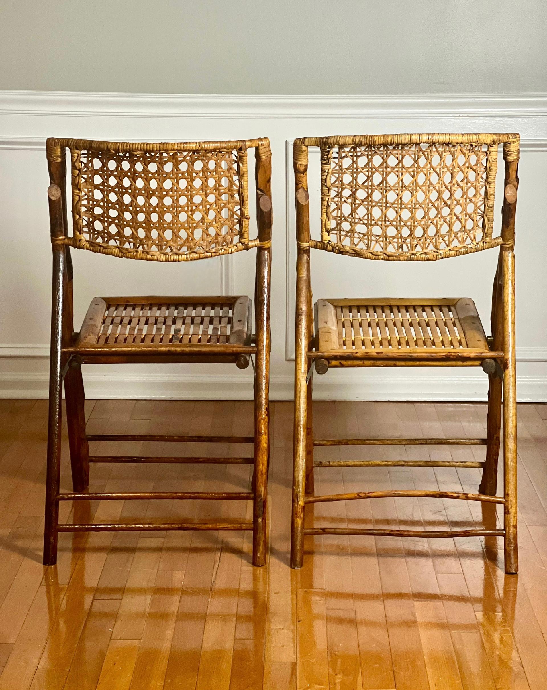 Caning Set of Four Midcentury Tortoise Shell Style Burnt Bamboo Folding Chairs For Sale