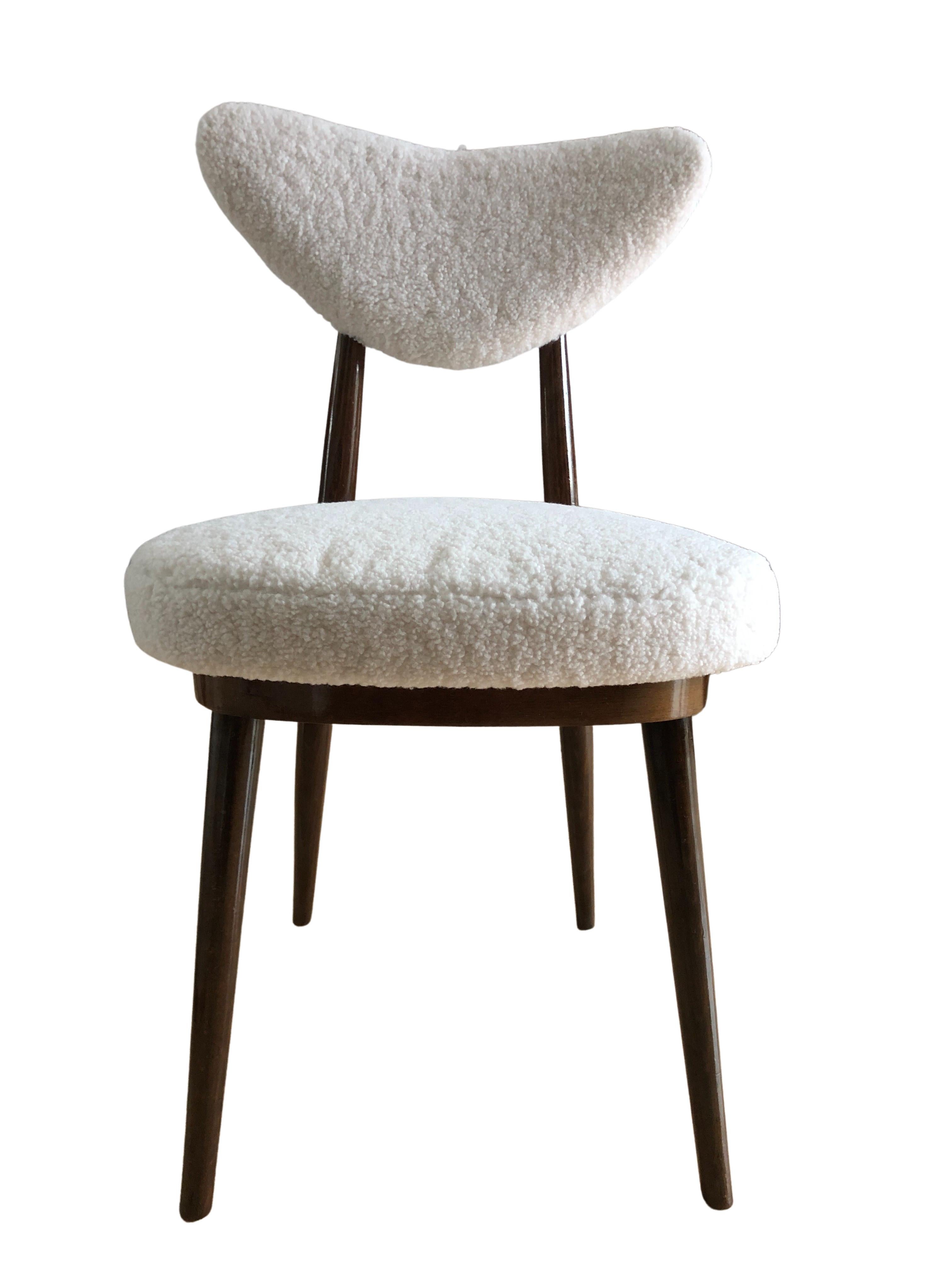 Hand-Crafted Set of Four Midcentury White bouclé Heart Chairs, by Kurmanowicz, 1960s For Sale