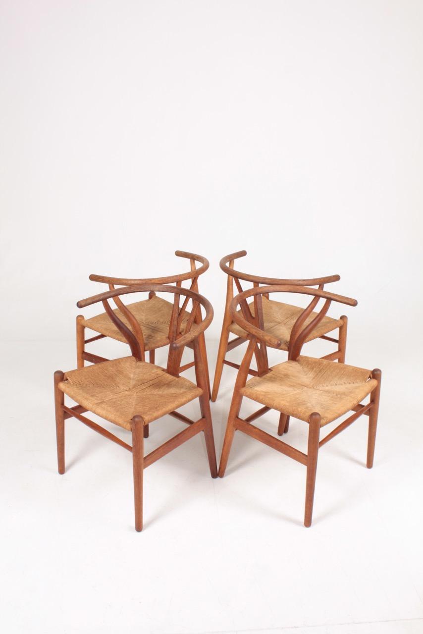 Scandinavian Modern Set of Four Midcentury Wishbone Chairs in Patinated Oak by Hans Wegner, 1960s