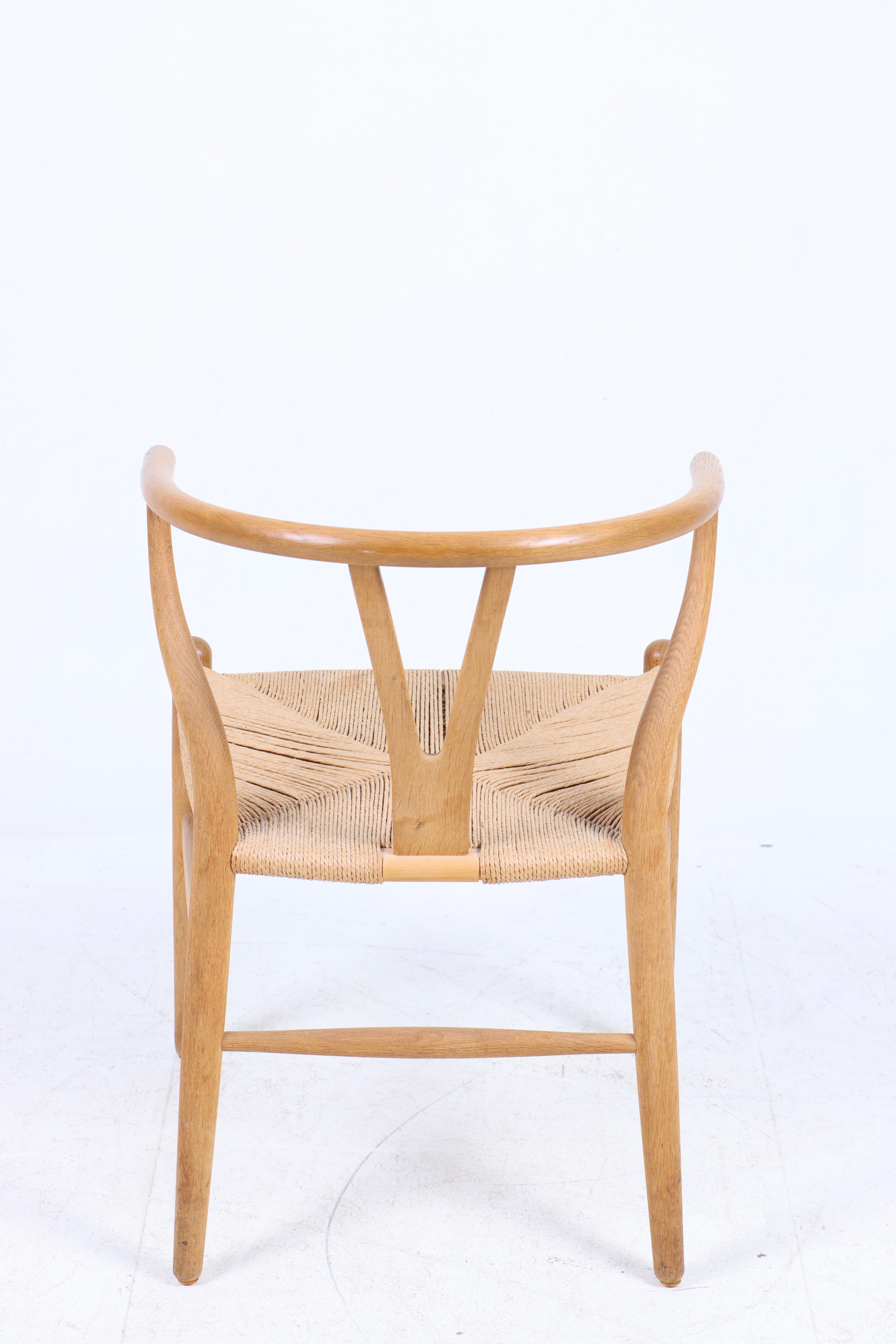 Set of Four Midcentury Wishbone Chairs in Patinated Oak by Hans Wegner, 1960s In Good Condition For Sale In Lejre, DK