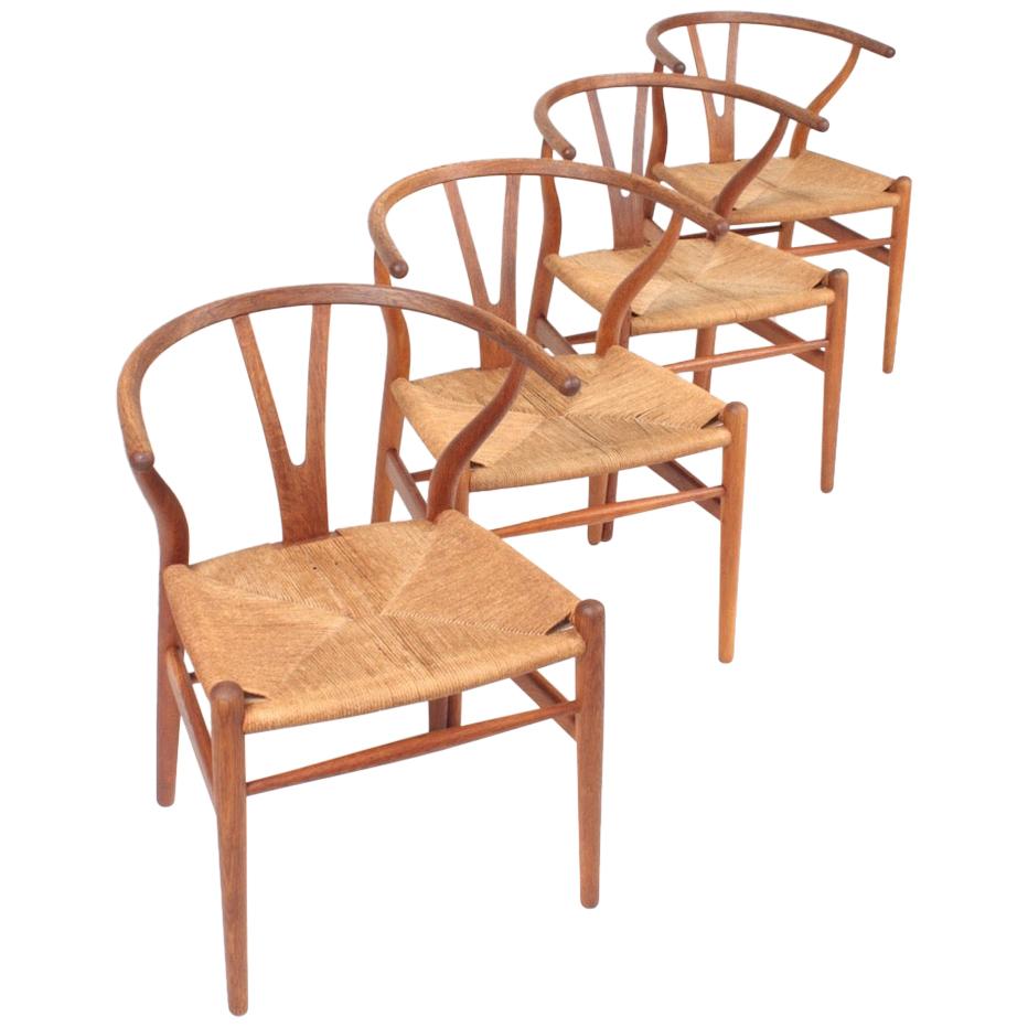 Set of Four Midcentury Wishbone Chairs in Patinated Oak by Hans Wegner, 1960s