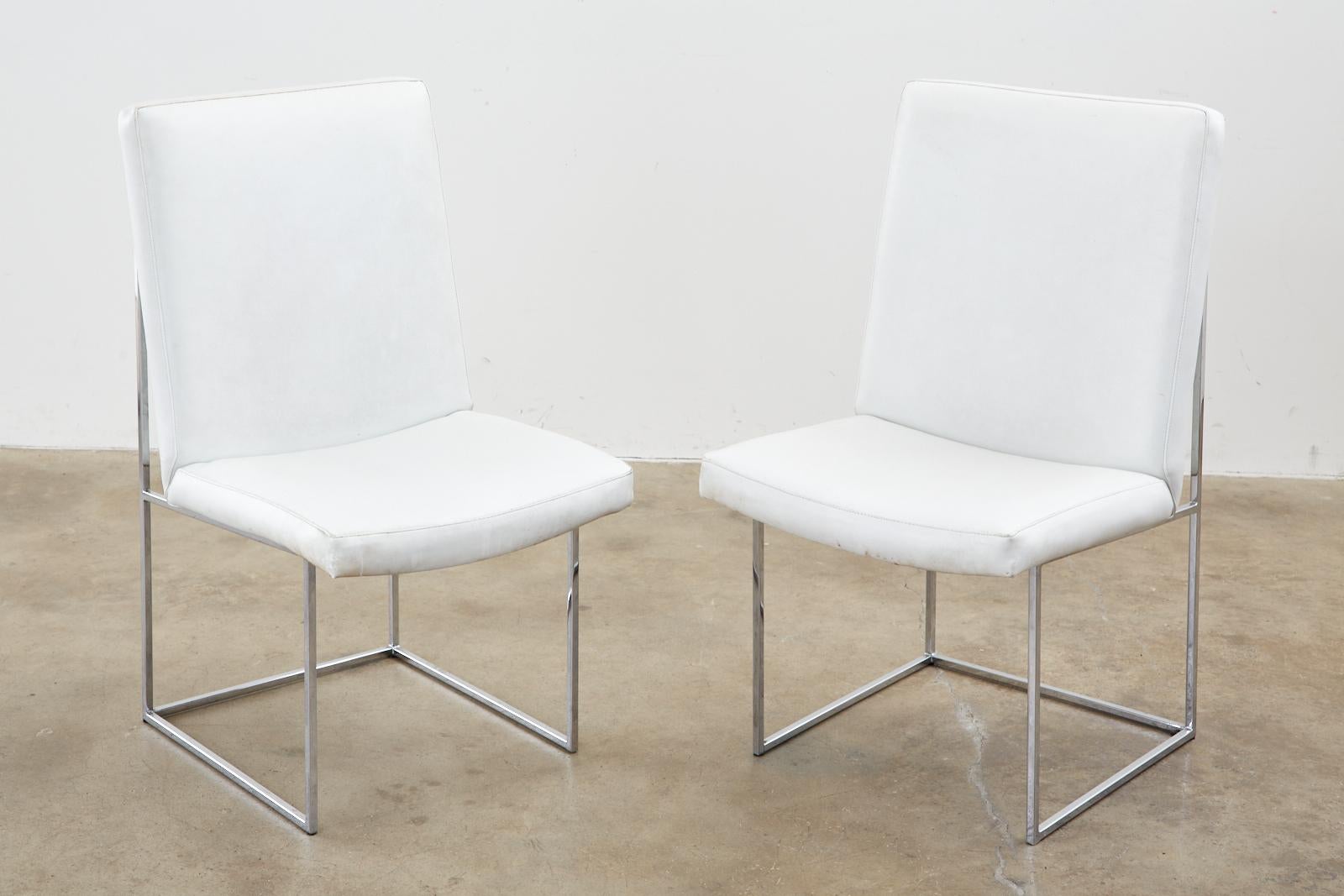 20ième siècle Ensemble de quatre chaises de salle à manger Milo Baughman Thin Line chromées en vente
