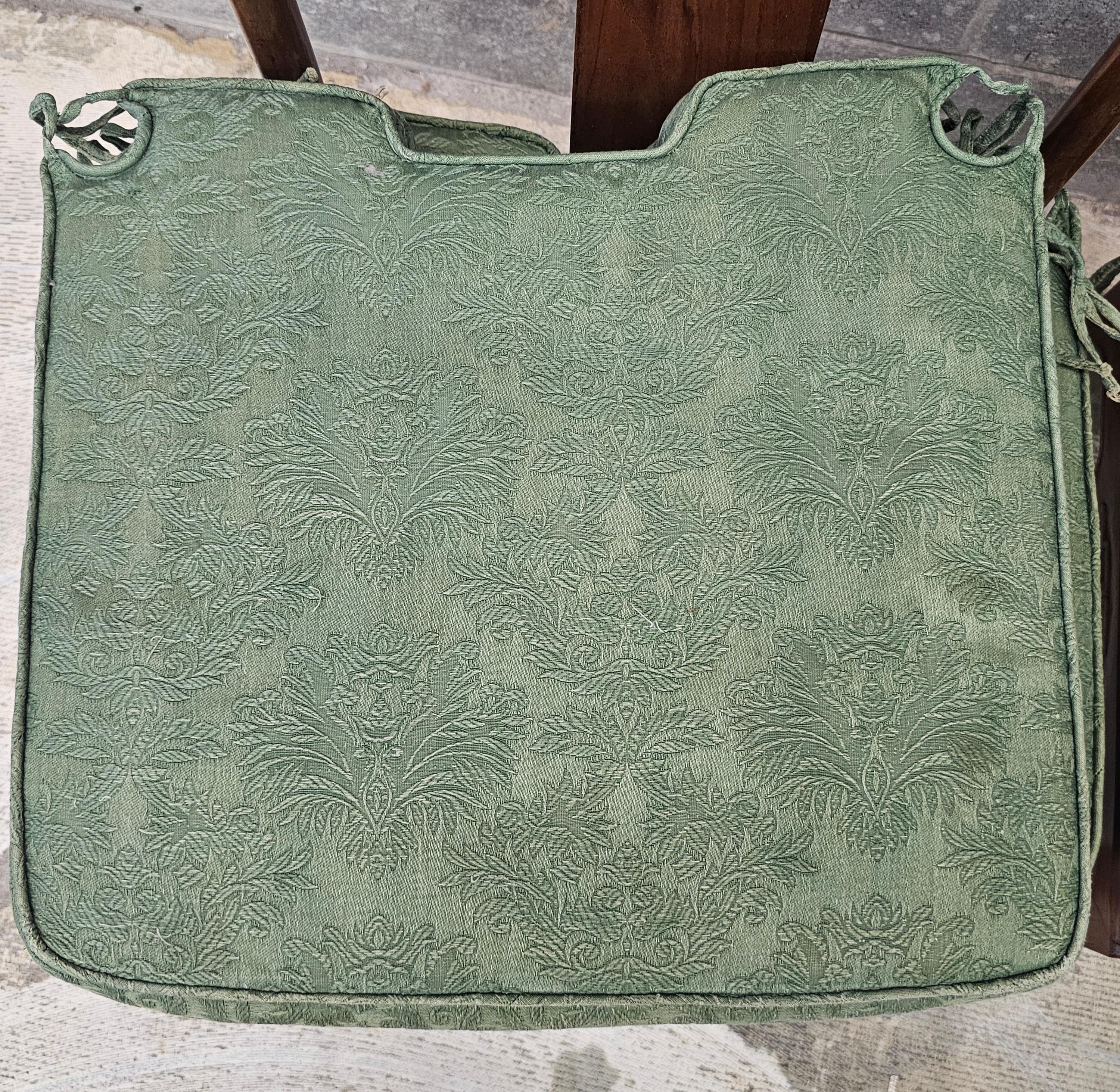 Ensemble de quatre chaises de salle à manger en bois de rose de style Ming avec coussins de siège libres en vente 6