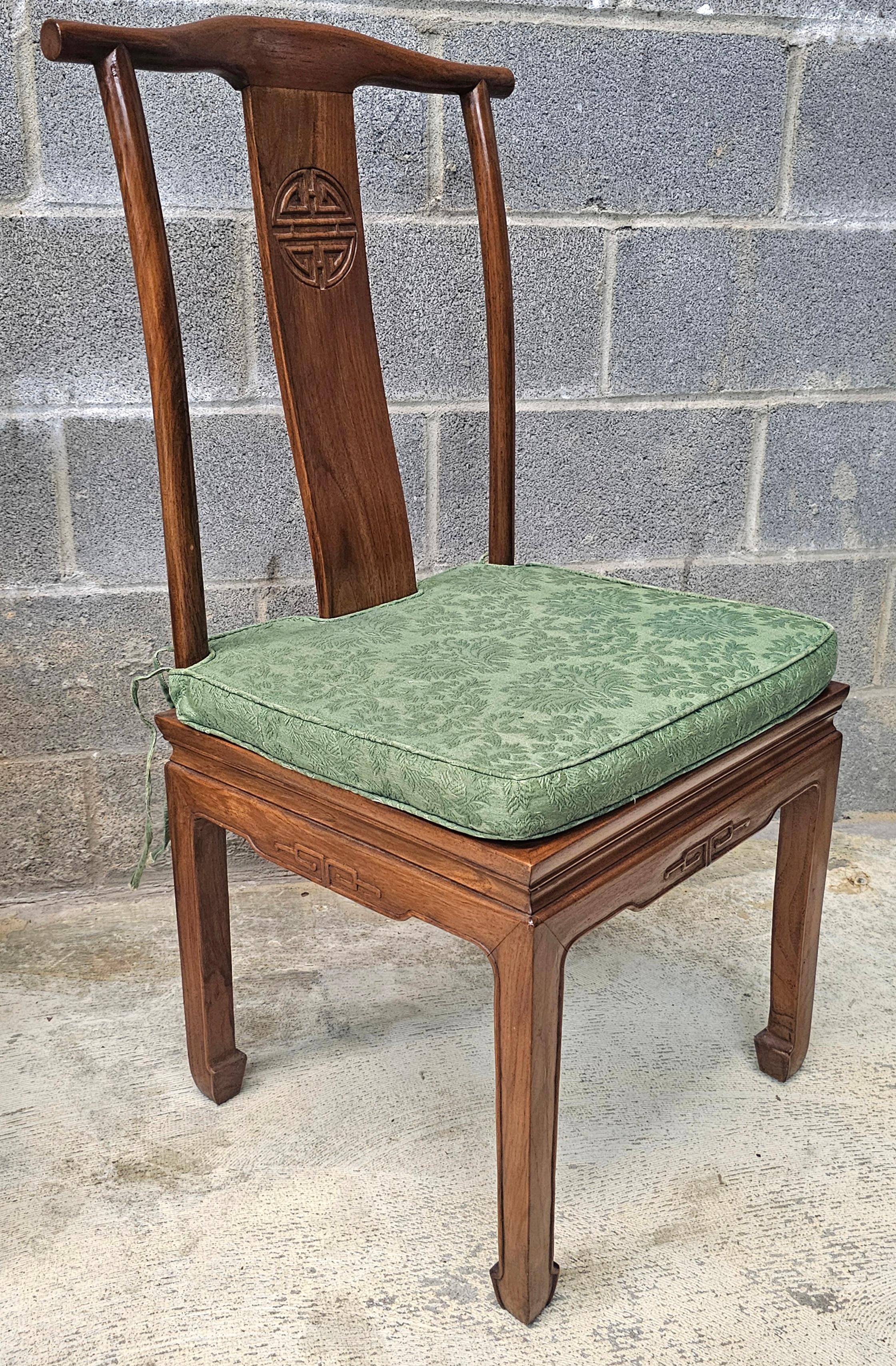 Textile Ensemble de quatre chaises de salle à manger en bois de rose de style Ming avec coussins de siège libres en vente