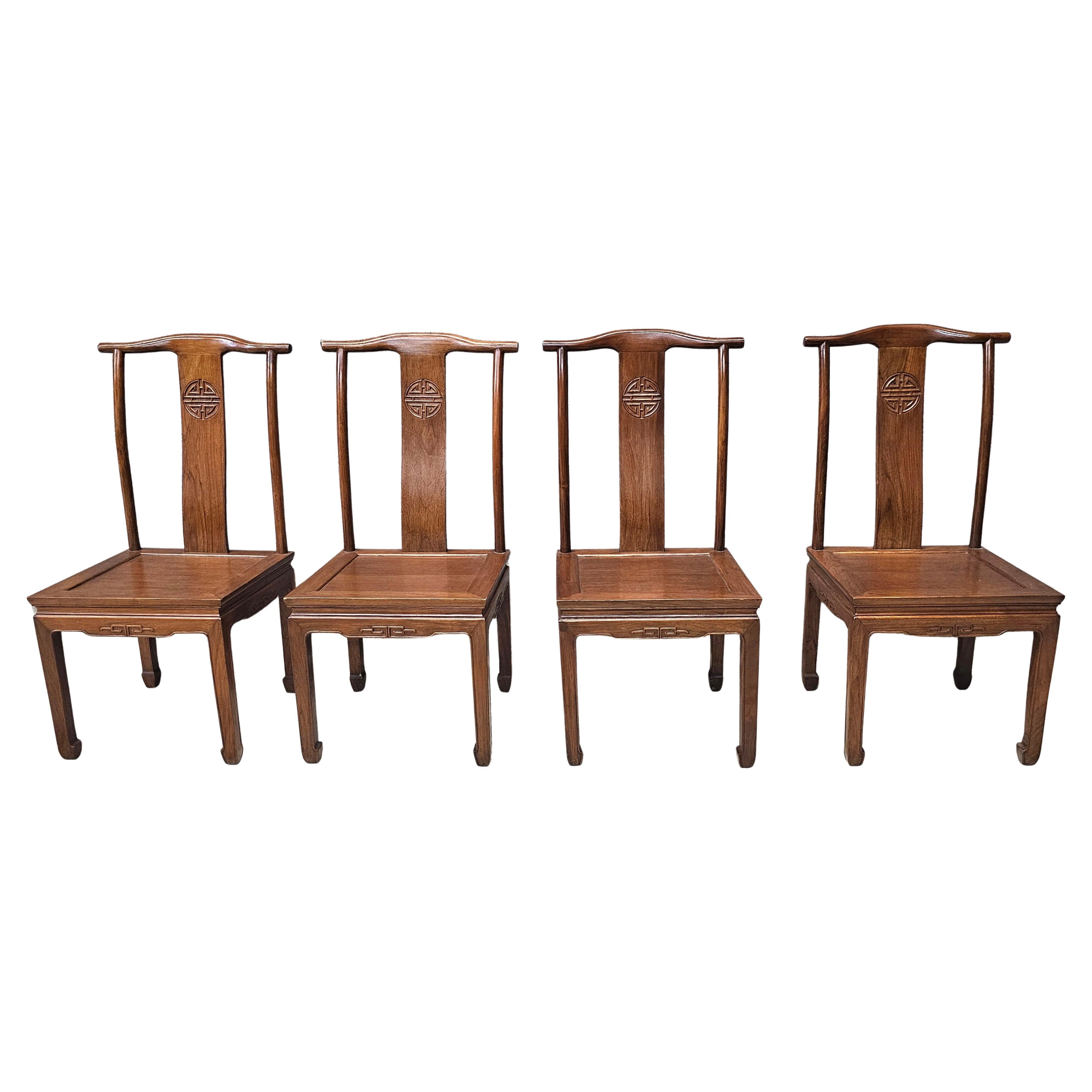 Ensemble de quatre chaises de salle à manger en bois de rose de style Ming avec coussins de siège libres en vente