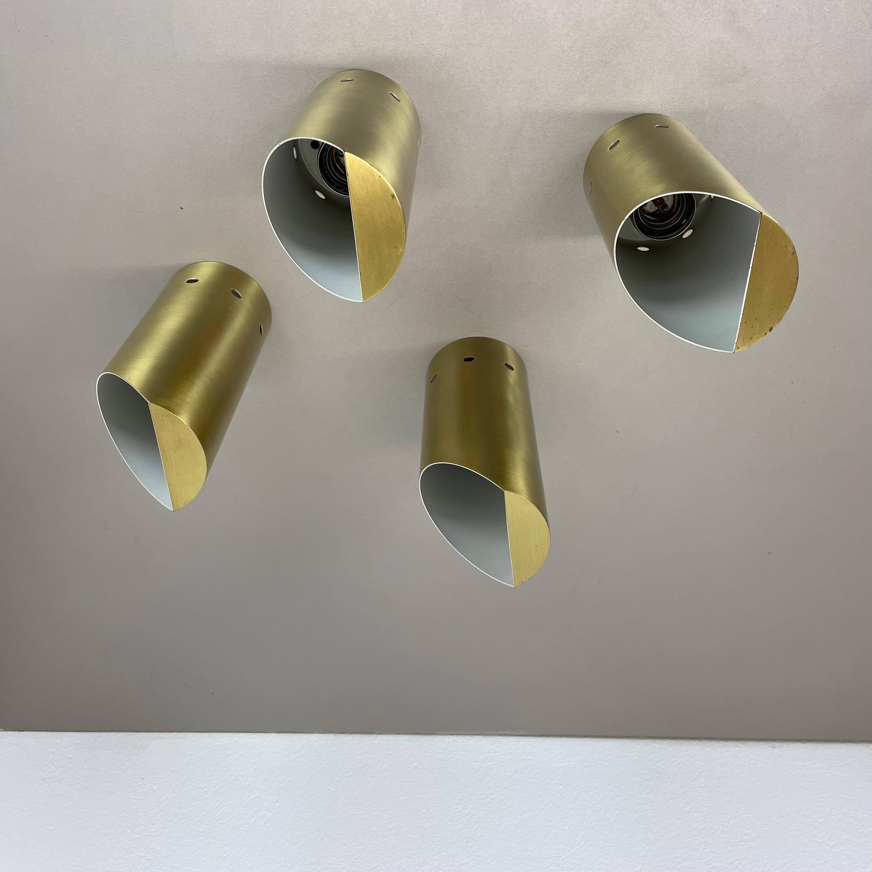 Mid-Century moderno Set di quattro lampade da soffitto a parete in ottone minimalista, Italia anni '70 in vendita