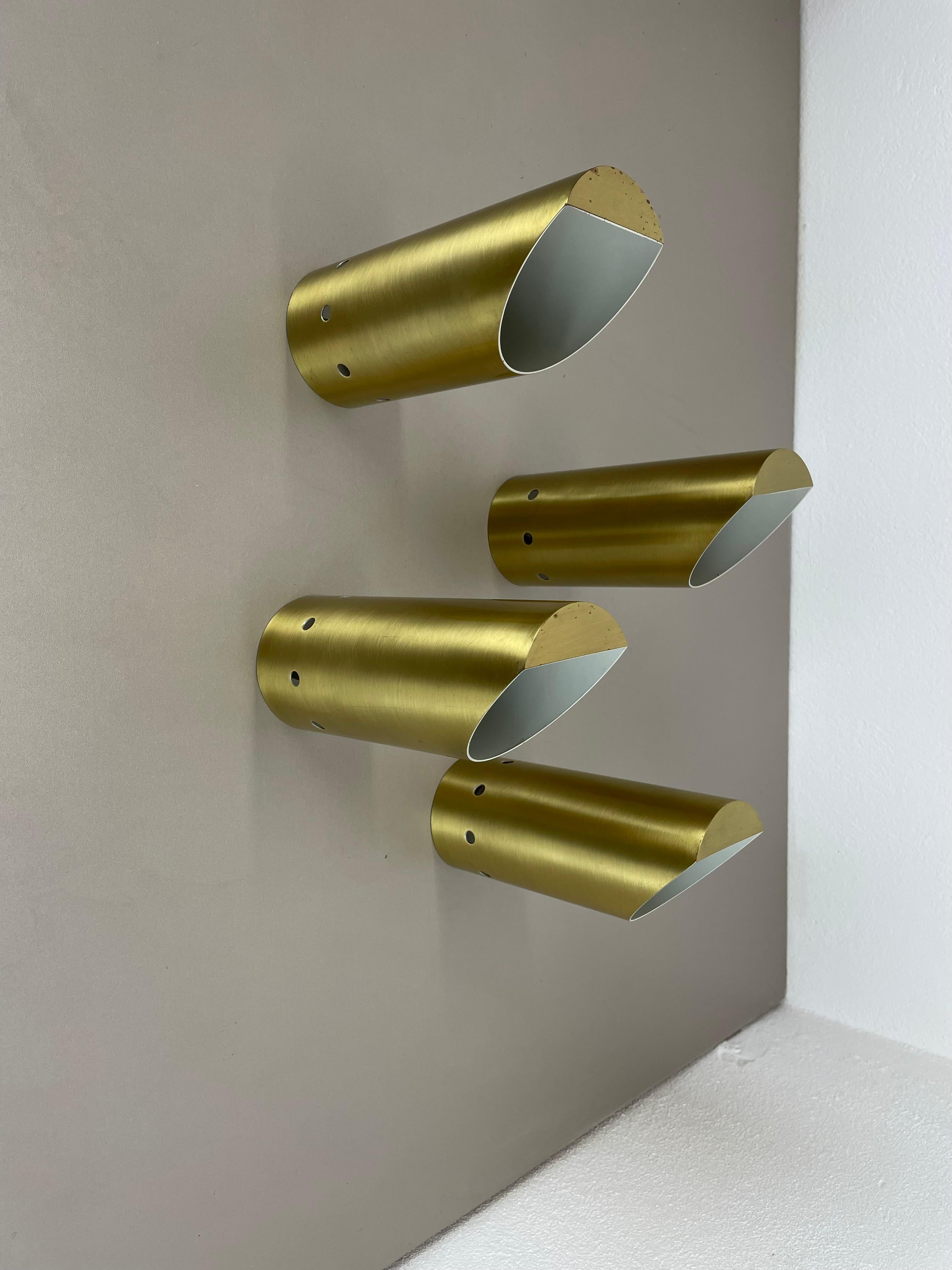 Italiano Set di quattro lampade da soffitto a parete in ottone minimalista, Italia anni '70 in vendita
