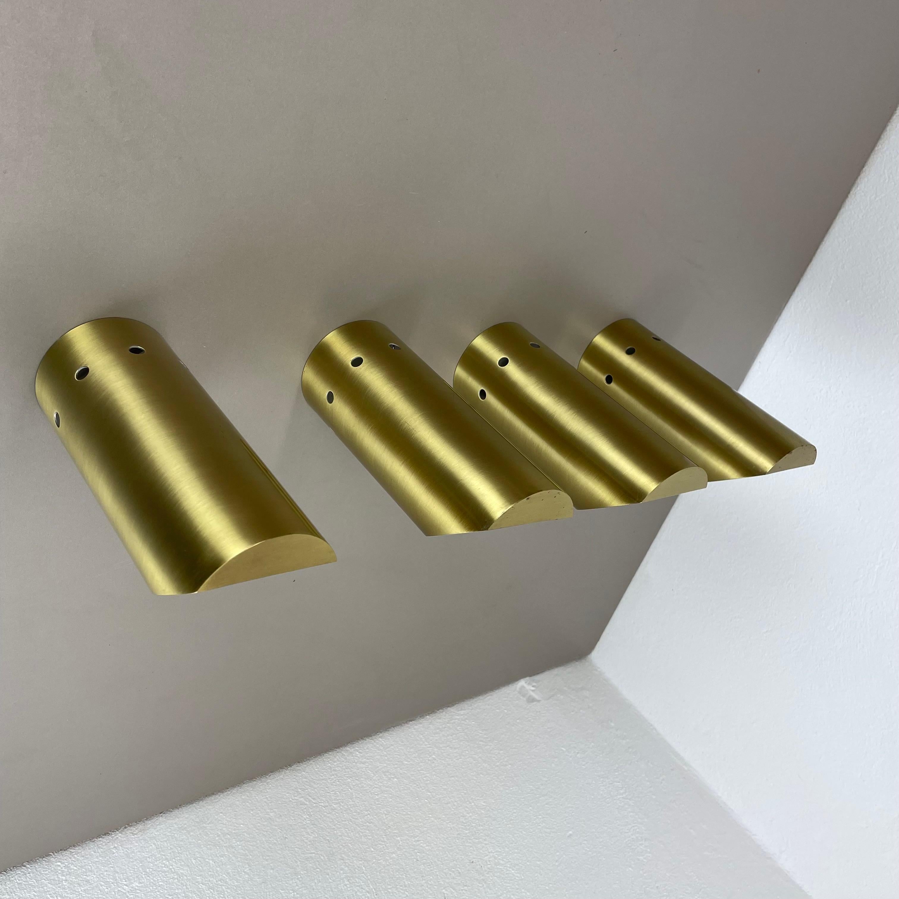 XX secolo Set di quattro lampade da soffitto a parete in ottone minimalista, Italia anni '70 in vendita