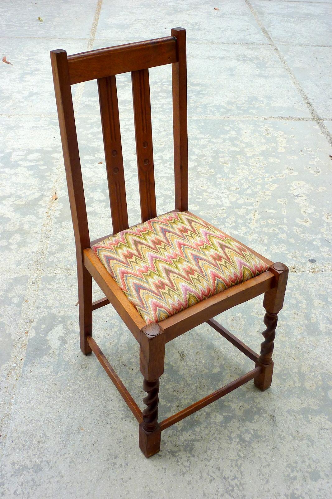 Set of Four Mission Style Oak Chairs with a Twist For Sale 3