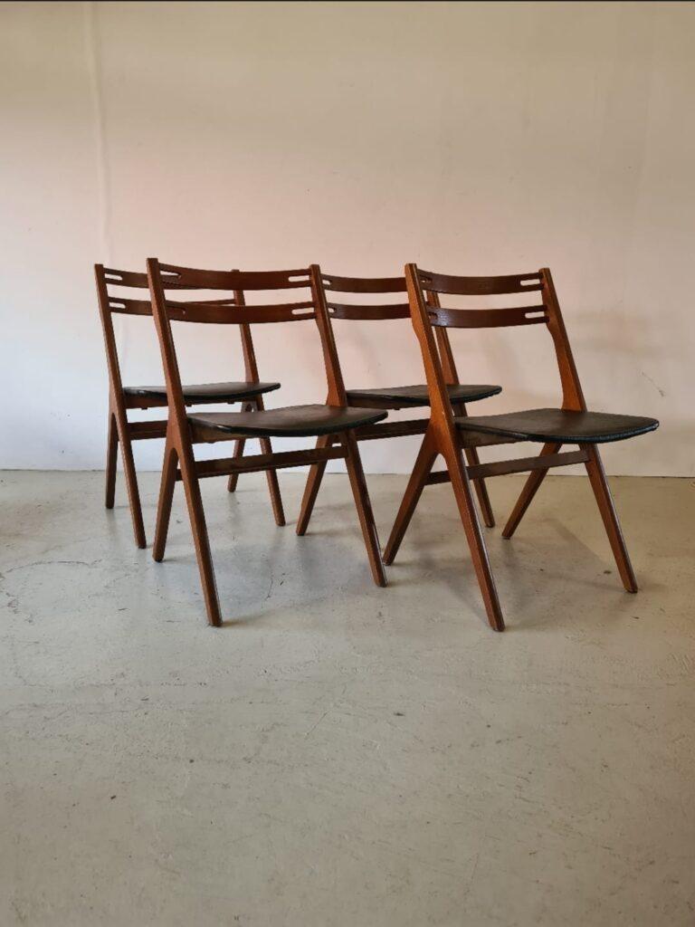Set di quattro sedie Model 10 Edmund Jørgensen, 1960

Informazioni aggiuntive:
Paese di produzione - Danimarca
Periodo di progettazione - 1960
Periodo di produzione - 1960
Stile - Midcentury / Design danese
Designer - Edmund Jørgensen
Model - N.