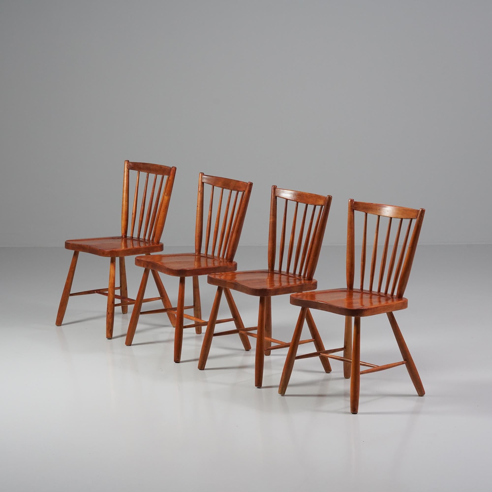 Scandinave moderne Ensemble de quatre chaises Model No 101, Runar Engblom, Sopenkorpi Oy, années 1940 en vente