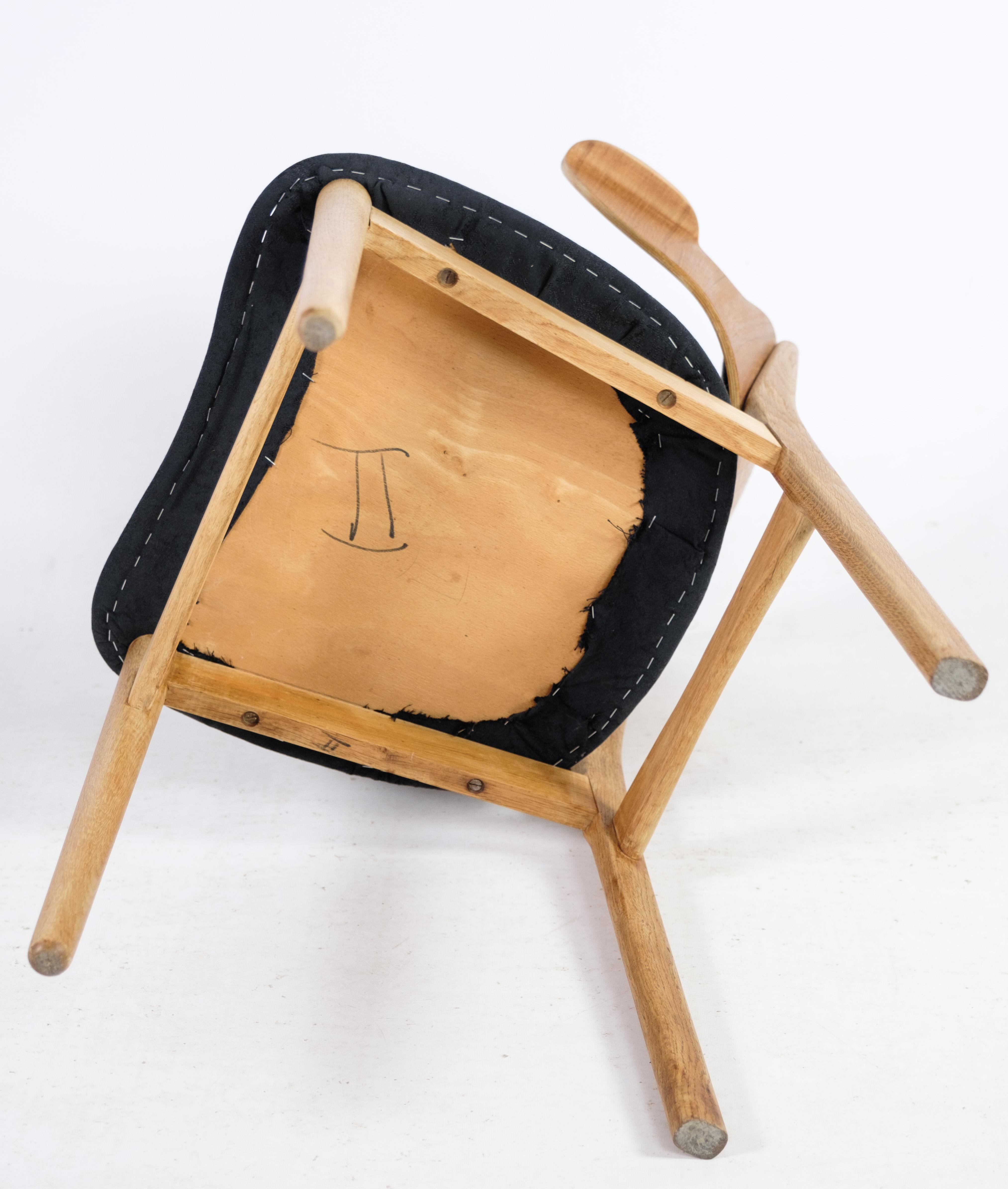 Ensemble de quatre fauteuils modèle 107 en chêne et teck par Hans Olsen des années 1960 en vente 3