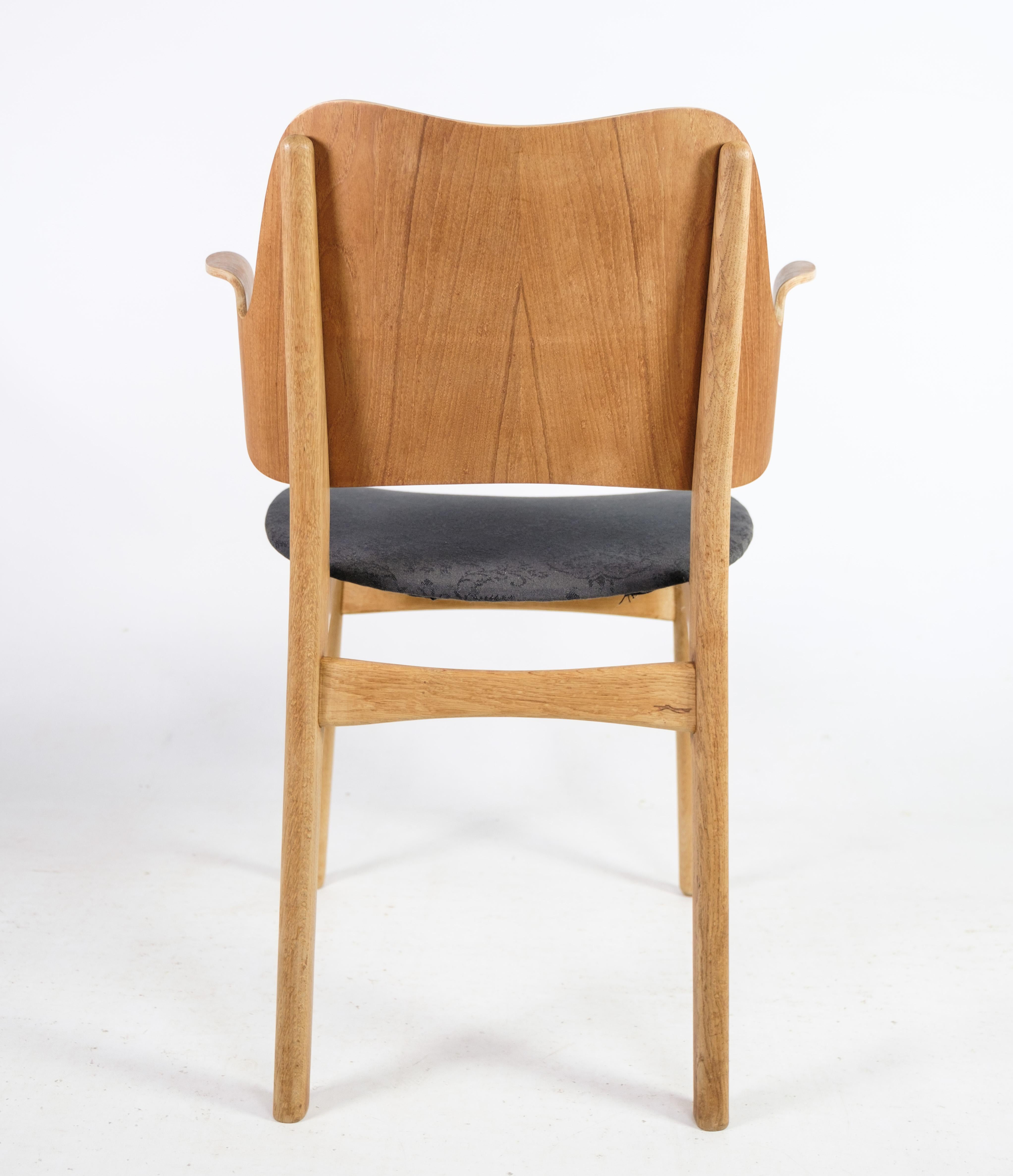 Ensemble de quatre fauteuils modèle 107 en chêne et teck par Hans Olsen des années 1960 en vente 2