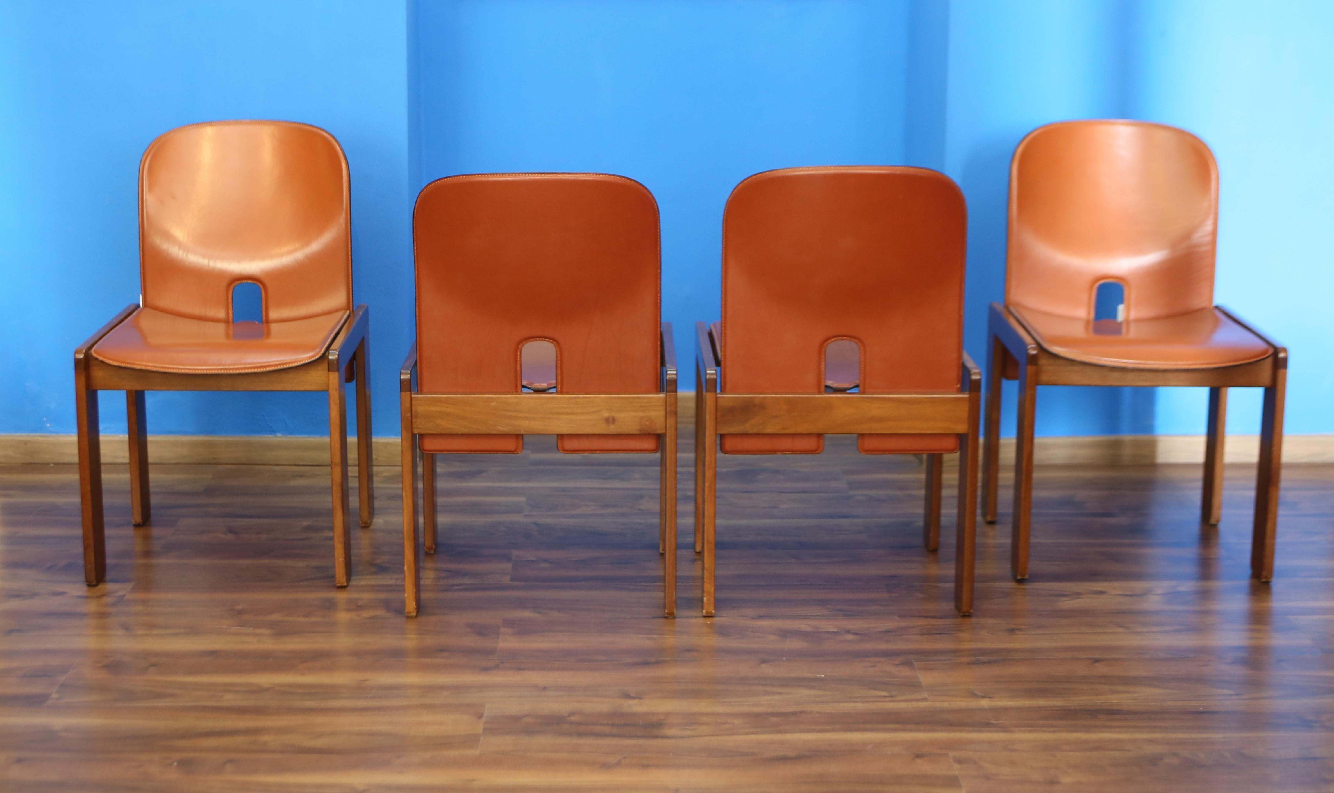 Set of four Model 121 chairs designed by Afra and Tobia Scarpa for Cassina 1965 (Moderne der Mitte des Jahrhunderts) im Angebot