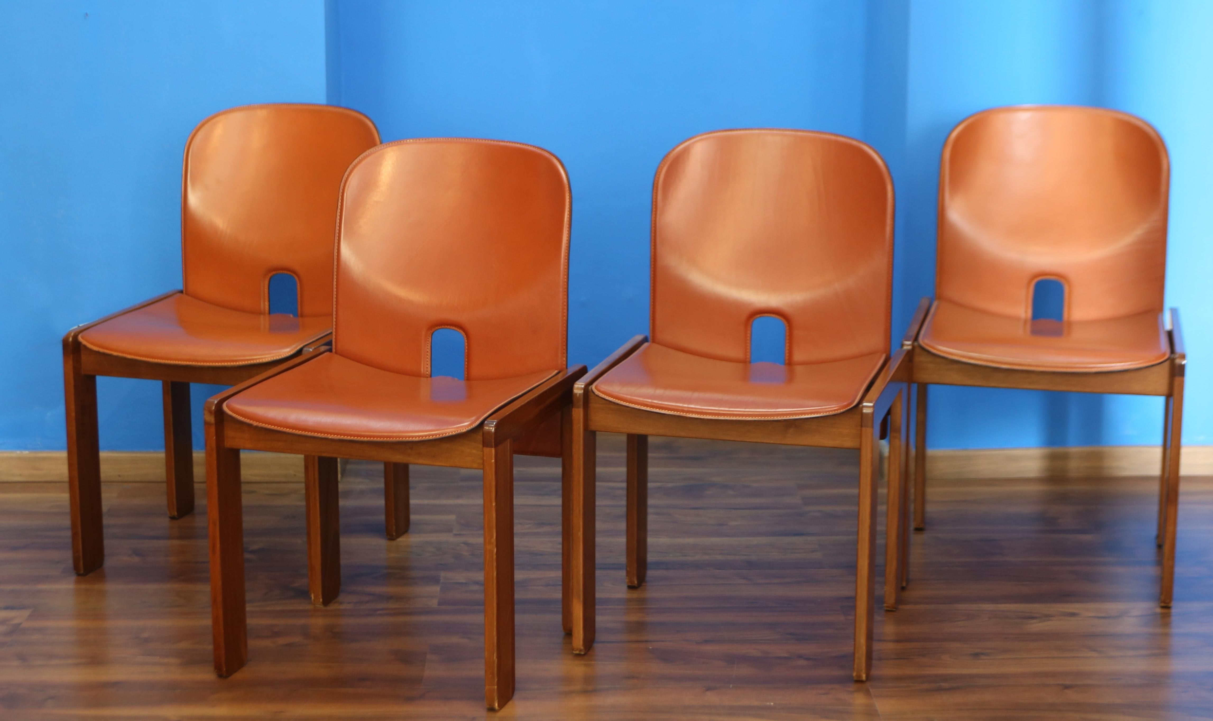 Set of four Model 121 chairs designed by Afra and Tobia Scarpa for Cassina 1965 (Italian) im Angebot