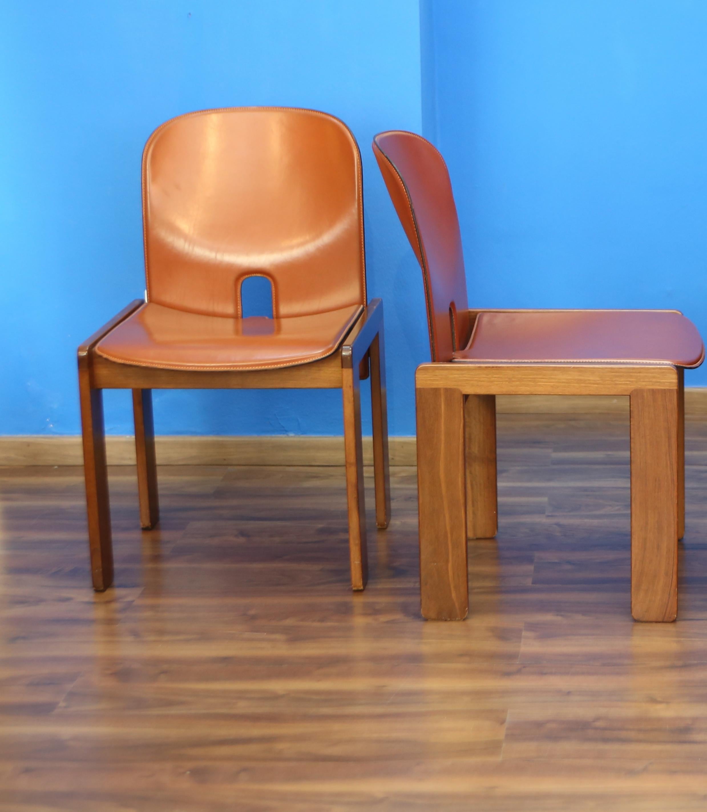 Set of four Model 121 chairs designed by Afra and Tobia Scarpa for Cassina 1965 im Zustand „Gut“ im Angebot in Vigevano, PV