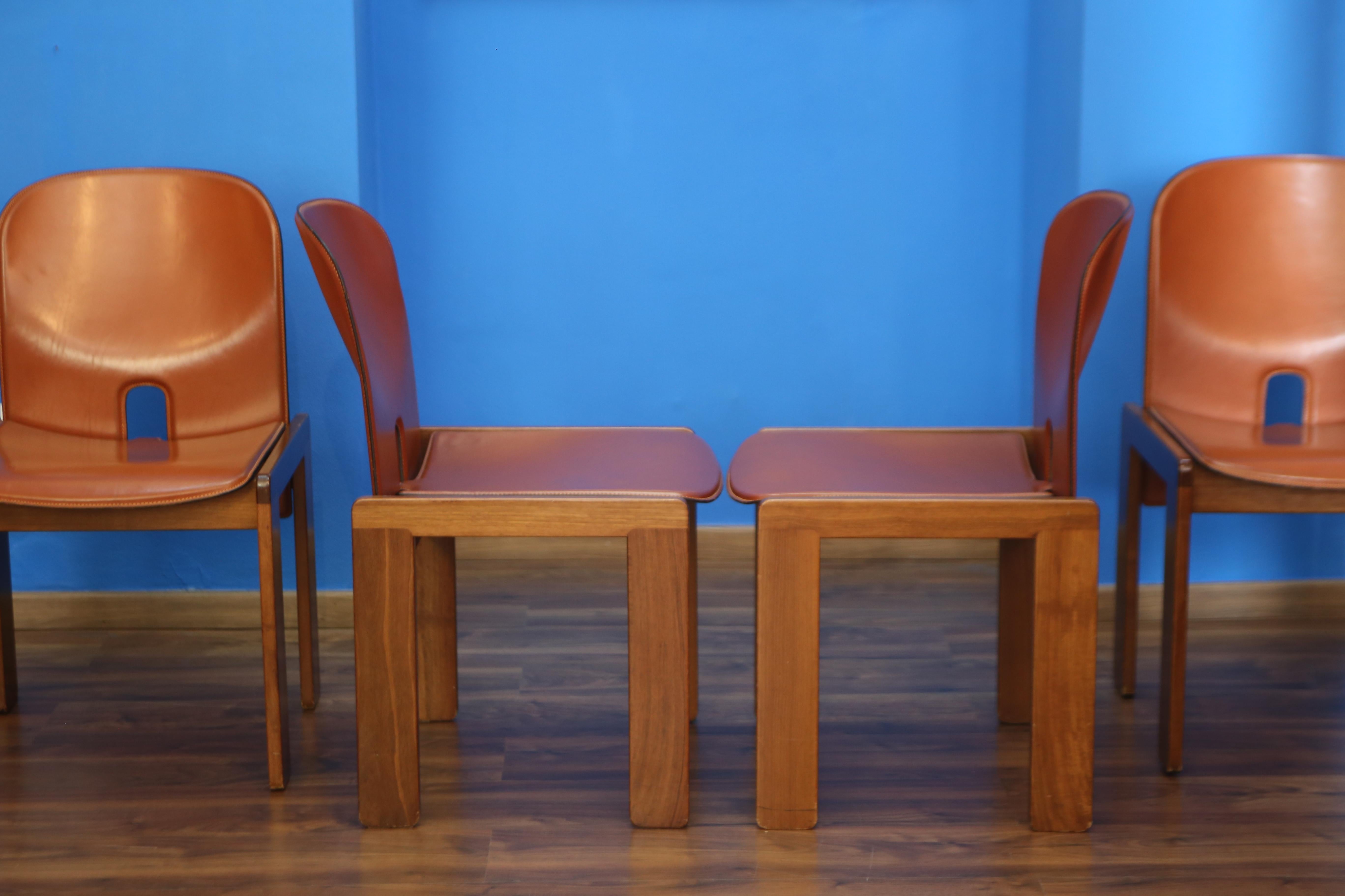 Set of four Model 121 chairs designed by Afra and Tobia Scarpa for Cassina 1965 (Mid-20th Century) im Angebot