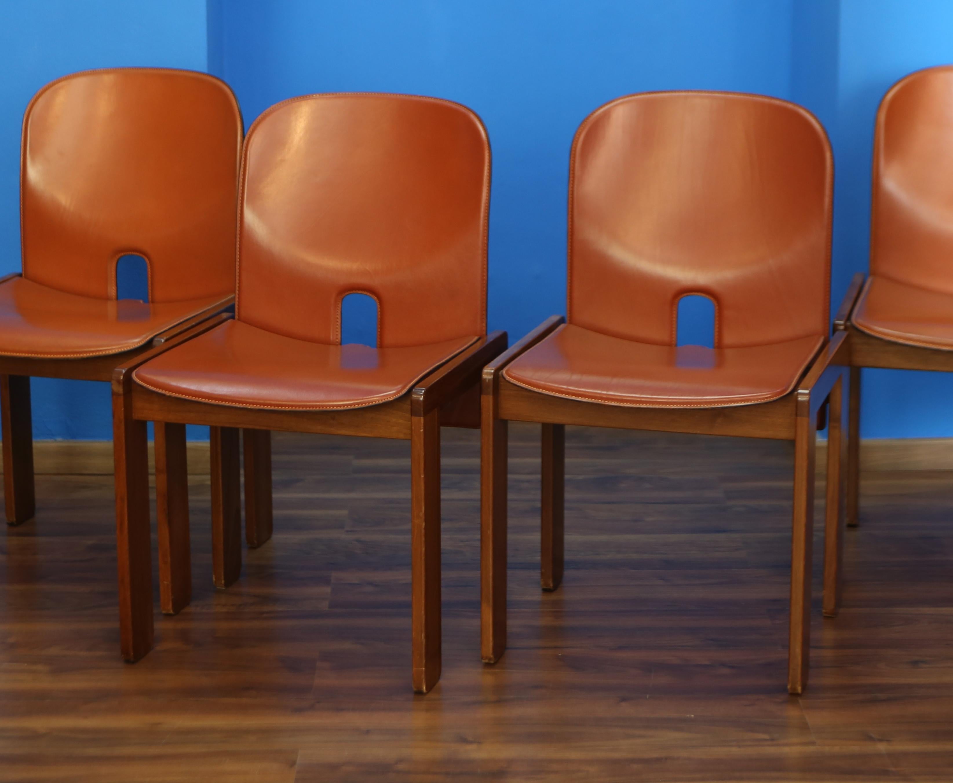 Set of four Model 121 chairs designed by Afra and Tobia Scarpa for Cassina 1965 im Angebot 1