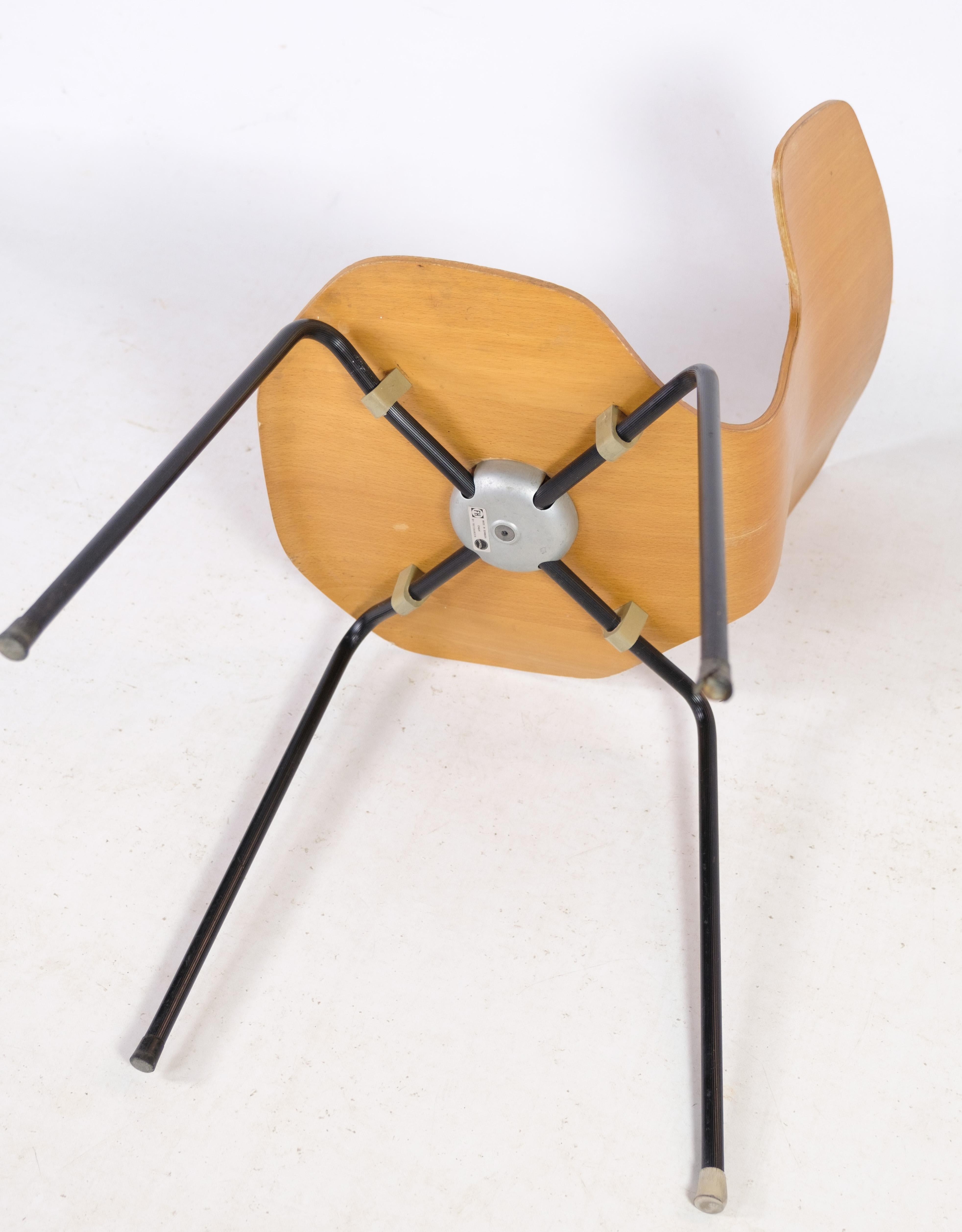 Set of Four, Model 3103, 'T-Chair', by Arne Jacobsen Oak, Fritz Hansen 1960s For Sale 4