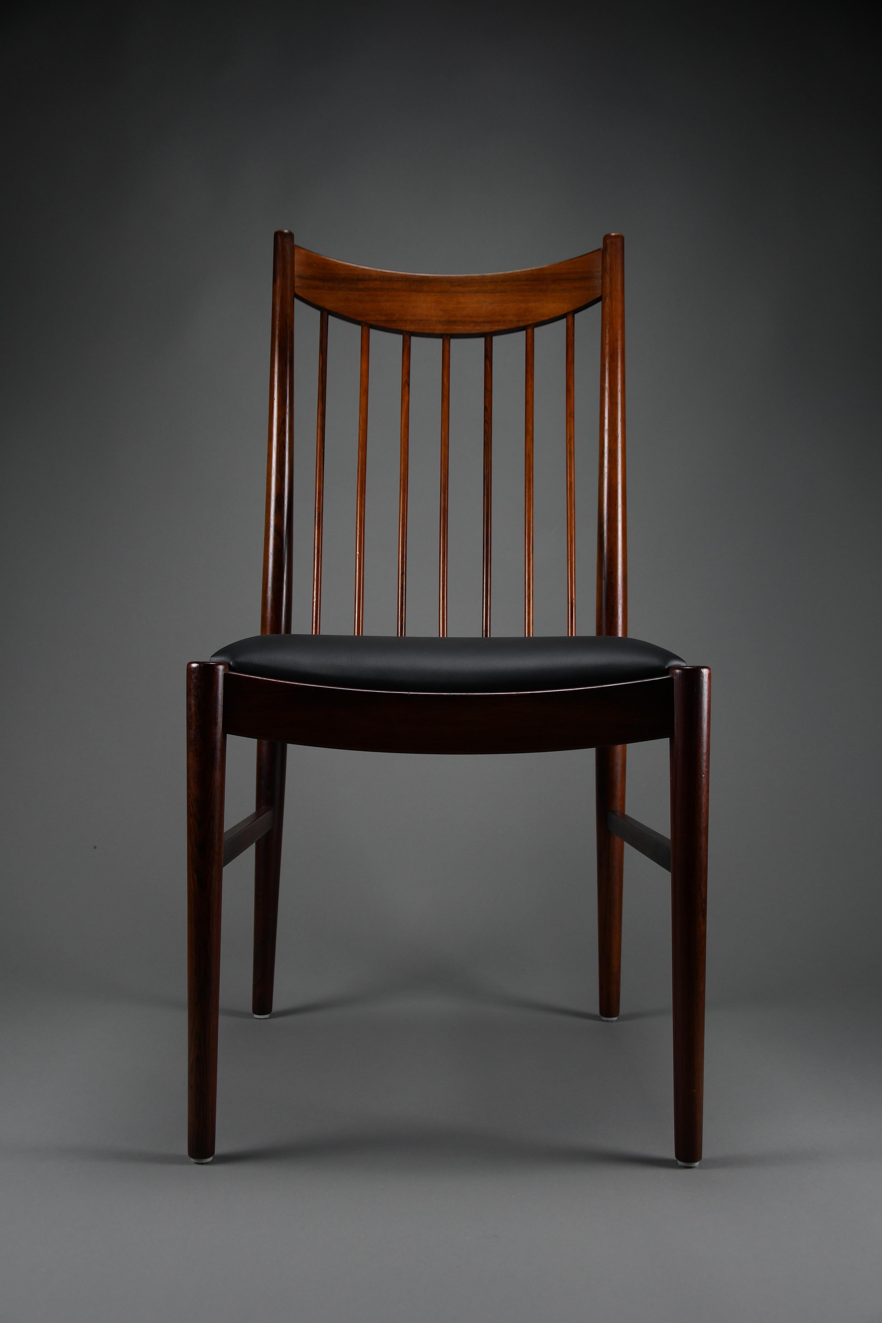 Set of Four Model 422 Dining Chairs by Helge Sibast, Denmark, 1960s — Jatoba Wood & Black Leather

Dimensions: H. 98 × W. 48 × D. 53 cm (38.6 × 18.9 × 20.9 in)

A refined set of four Model 422 dining chairs, designed by Helge Sibast in the 1960s and